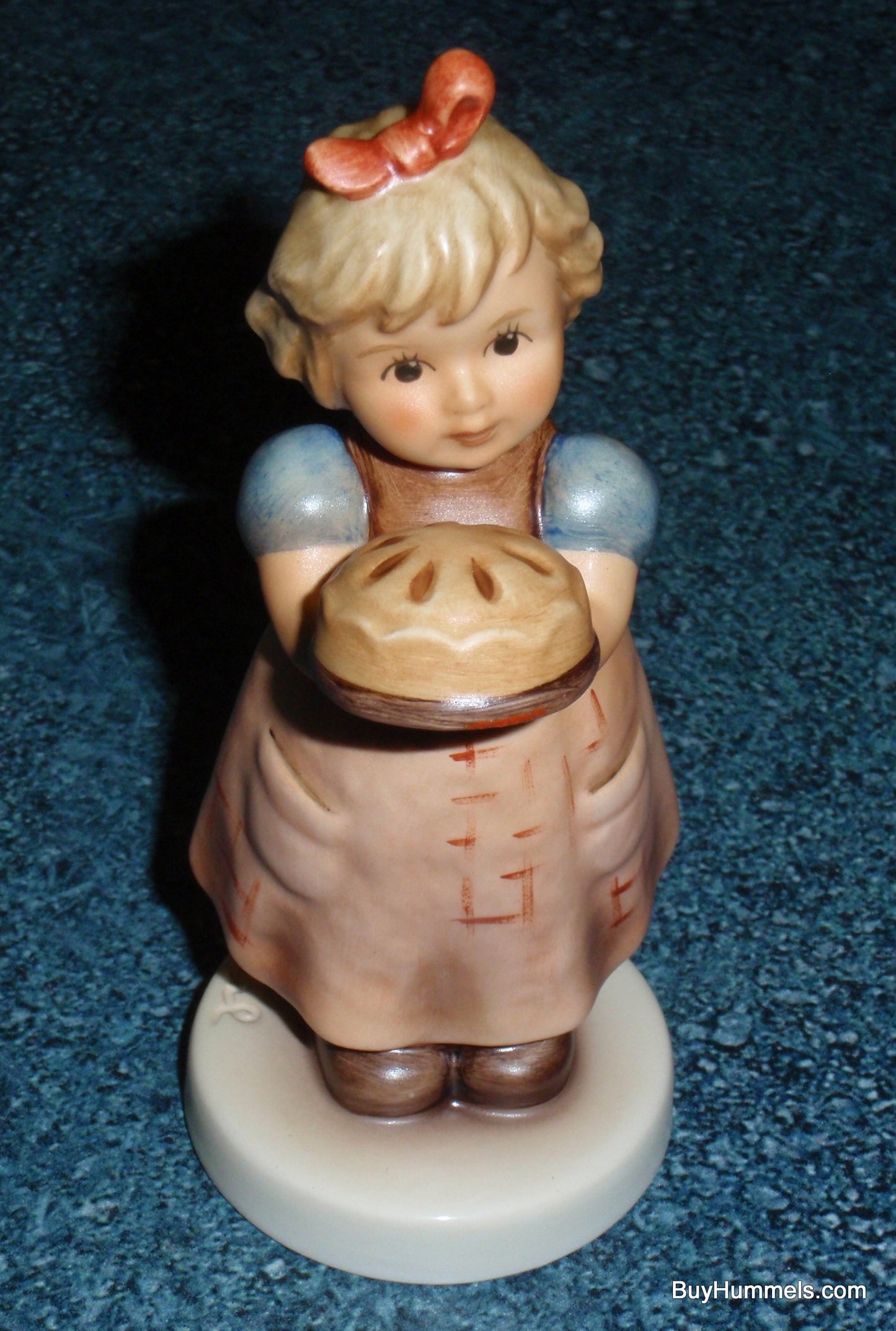 "Country Kitchen" Goebel Hummel Figurine #2381 Girl With Cake- FANTASTIC GIFT!