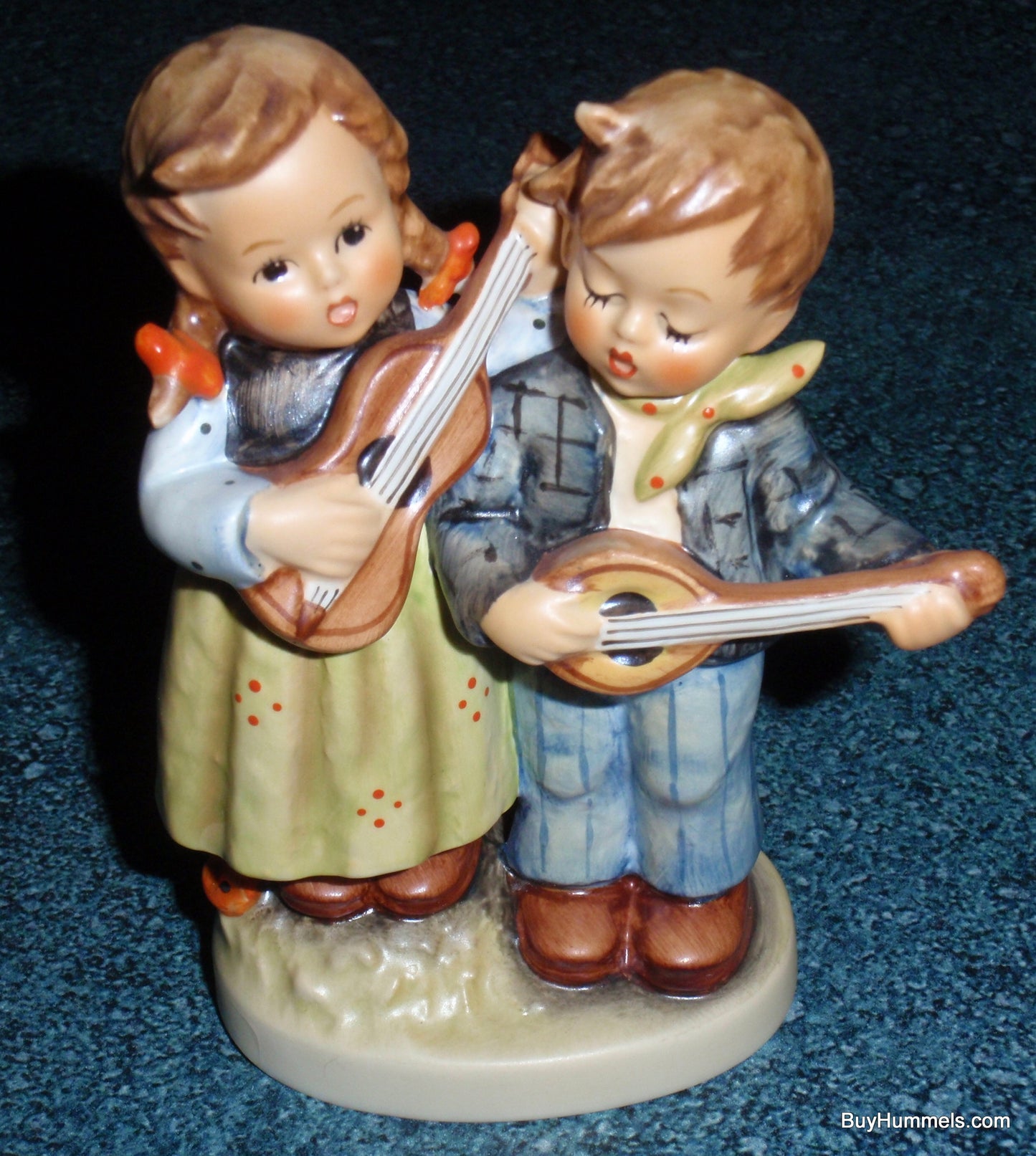 "Happy Days" Goebel HUMMEL Figurine #150 2/0 - Cute Duet Playing Us A Song!