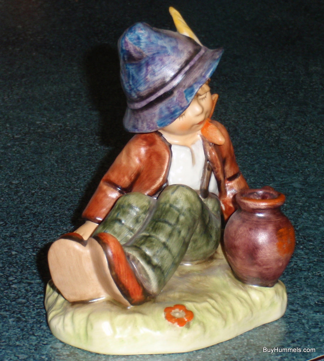 EXCLUSIVE EDITION "Coffee Break" Goebel Hummel Figurine #409 - ADORABLE GIFT!