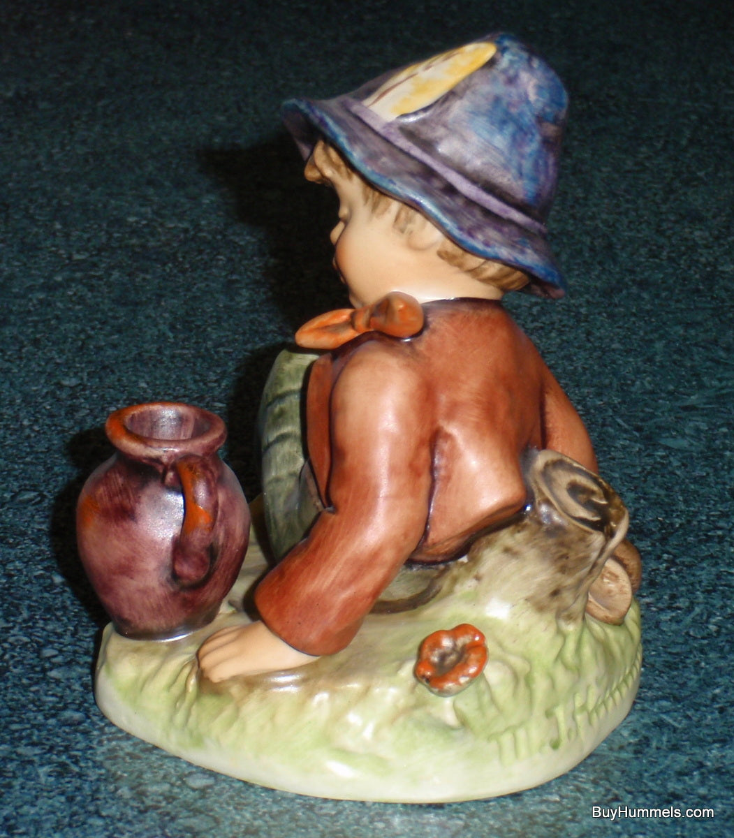 EXCLUSIVE EDITION "Coffee Break" Goebel Hummel Figurine #409 - ADORABLE GIFT!