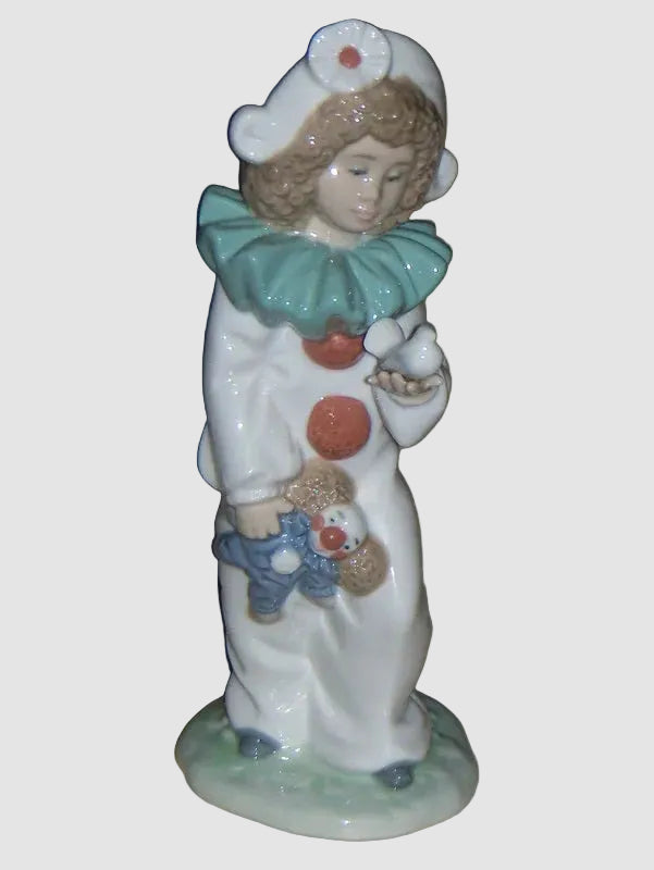 "A Bird In Hand" #1100 Pierrot Clown Girl With Dove Lladro Nao Figurine (8")
