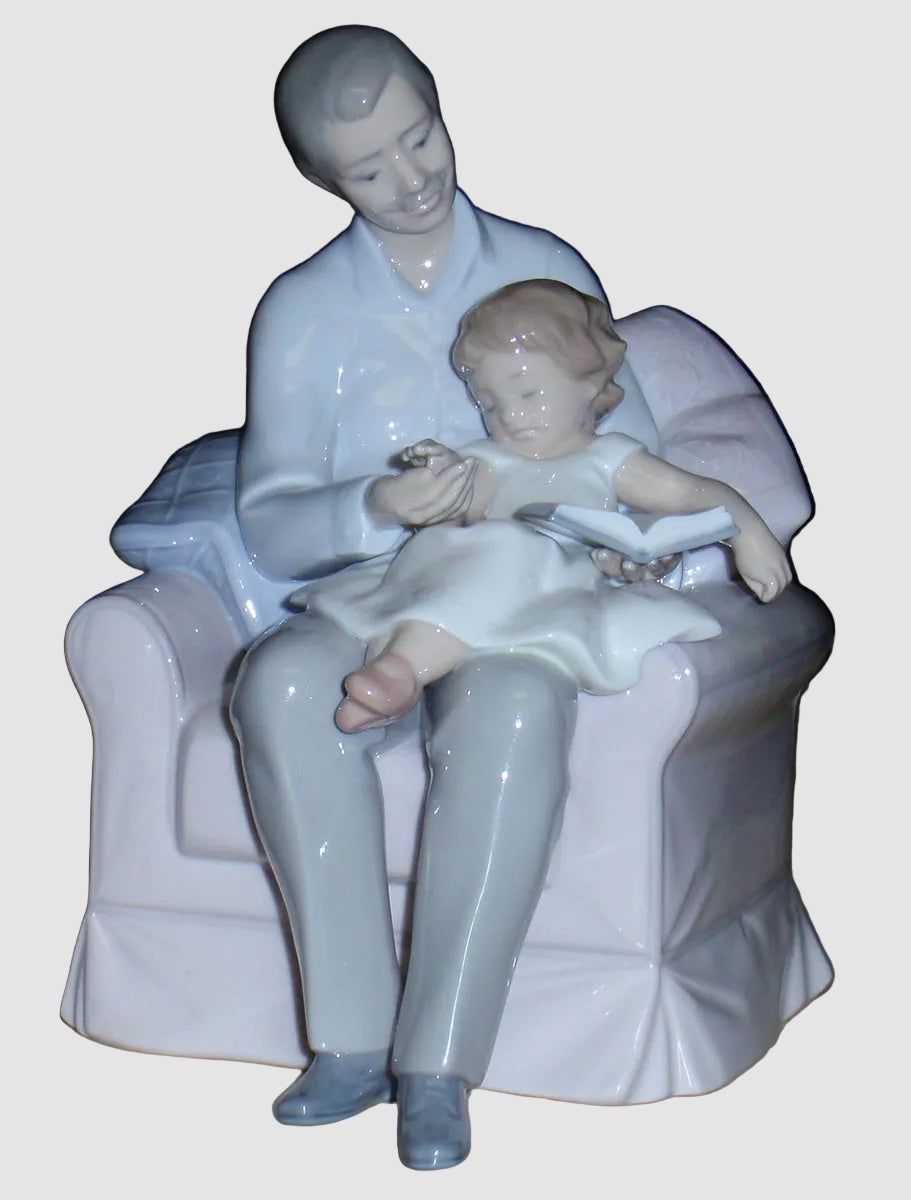 "Grandfather's Stories" Lladro Figurine #6979 - Virginia Gonzalez (8")