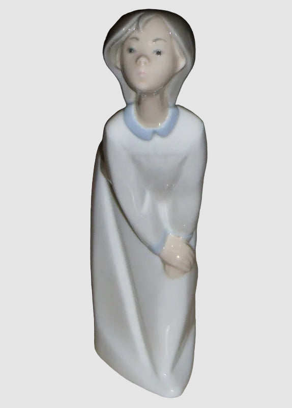 "Goodnight Kiss" Lladro Figurine #4873 (7.25" Glossy Finish)