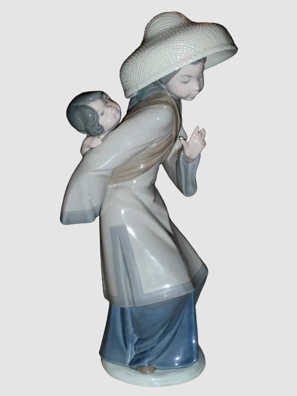 "My Precious Bundle" Lladro Figurine #5123 - Asian Inspirations (10.5")