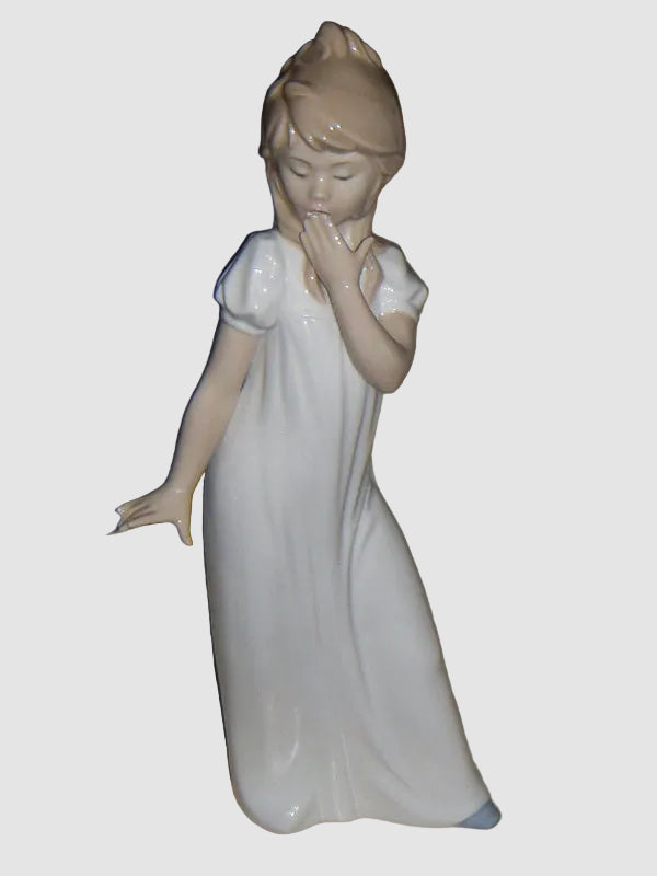 LLADRO NAO女の子と人形(静かにしてね) Goodnight