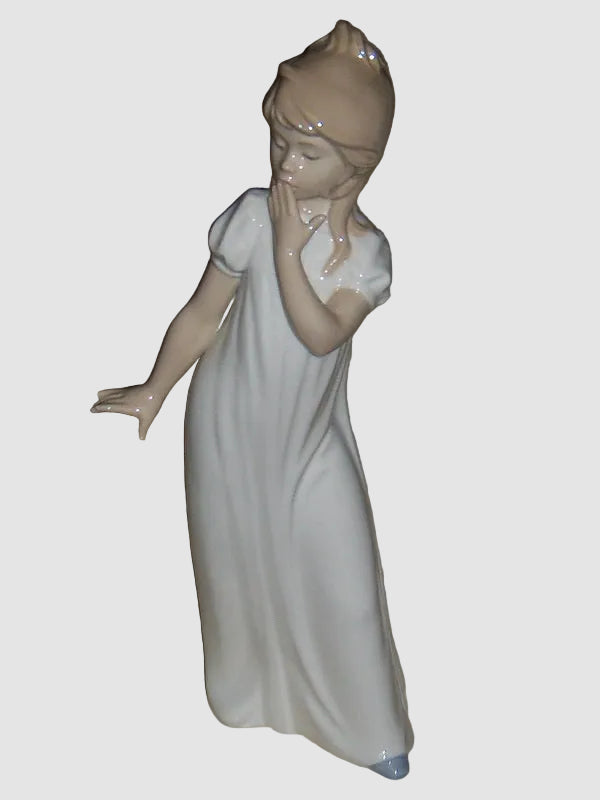 "Goodnight" Lladro Nao Figurine - Young Girl Yawning (11.5")