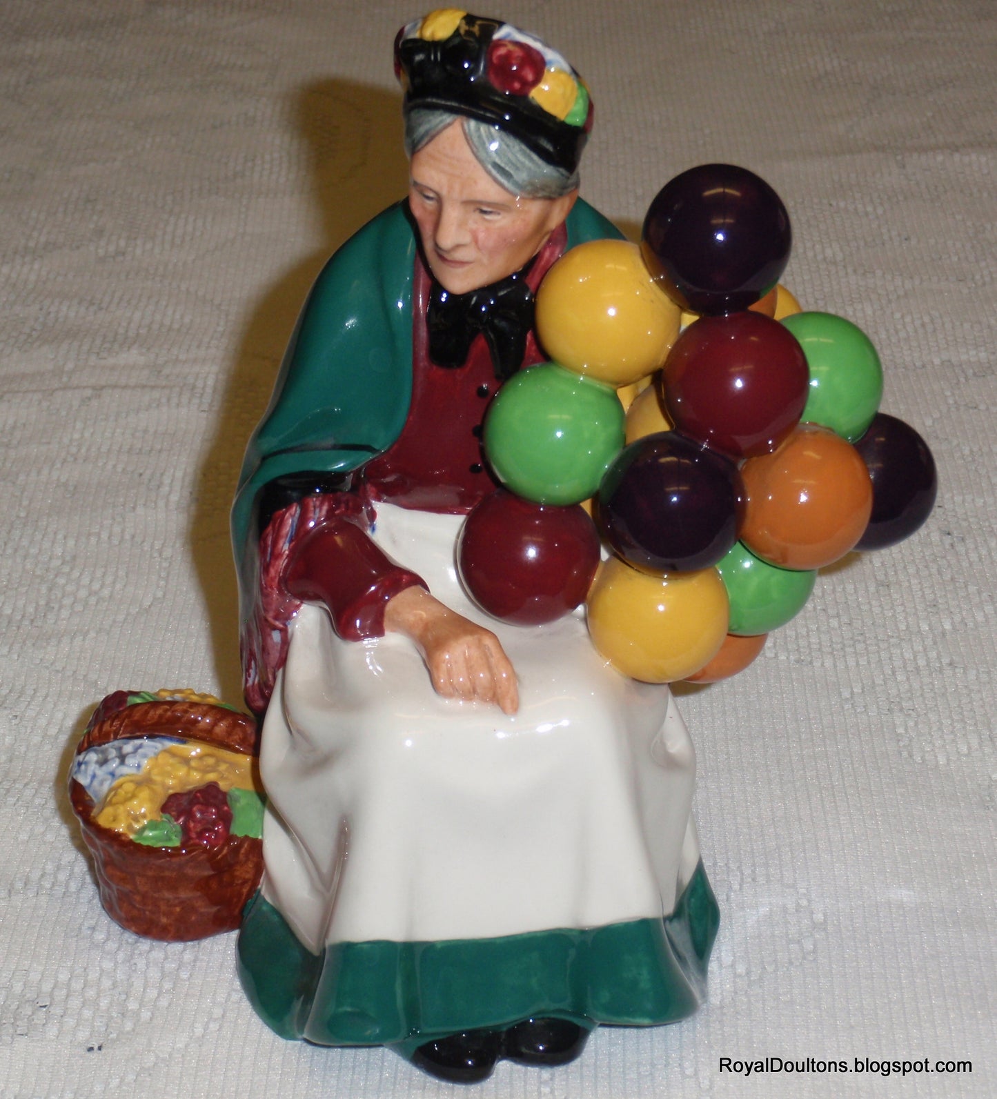 "The Old Balloon Seller" HN1315 Royal Doulton Figurine - Fantastic Collectible Gift!