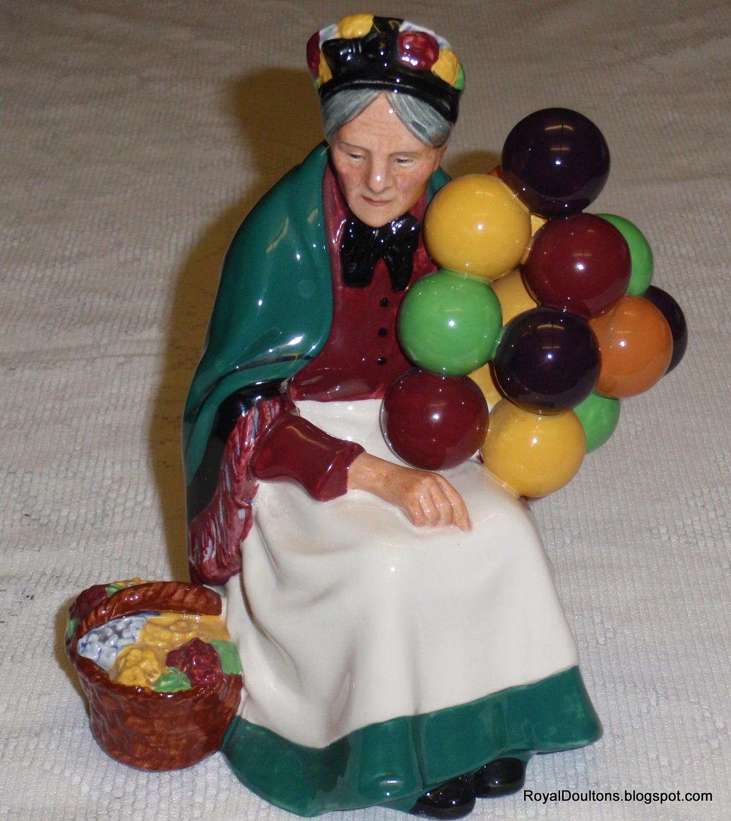 "The Old Balloon Seller" HN1315 Royal Doulton Figurine - Fantastic Collectible Gift!