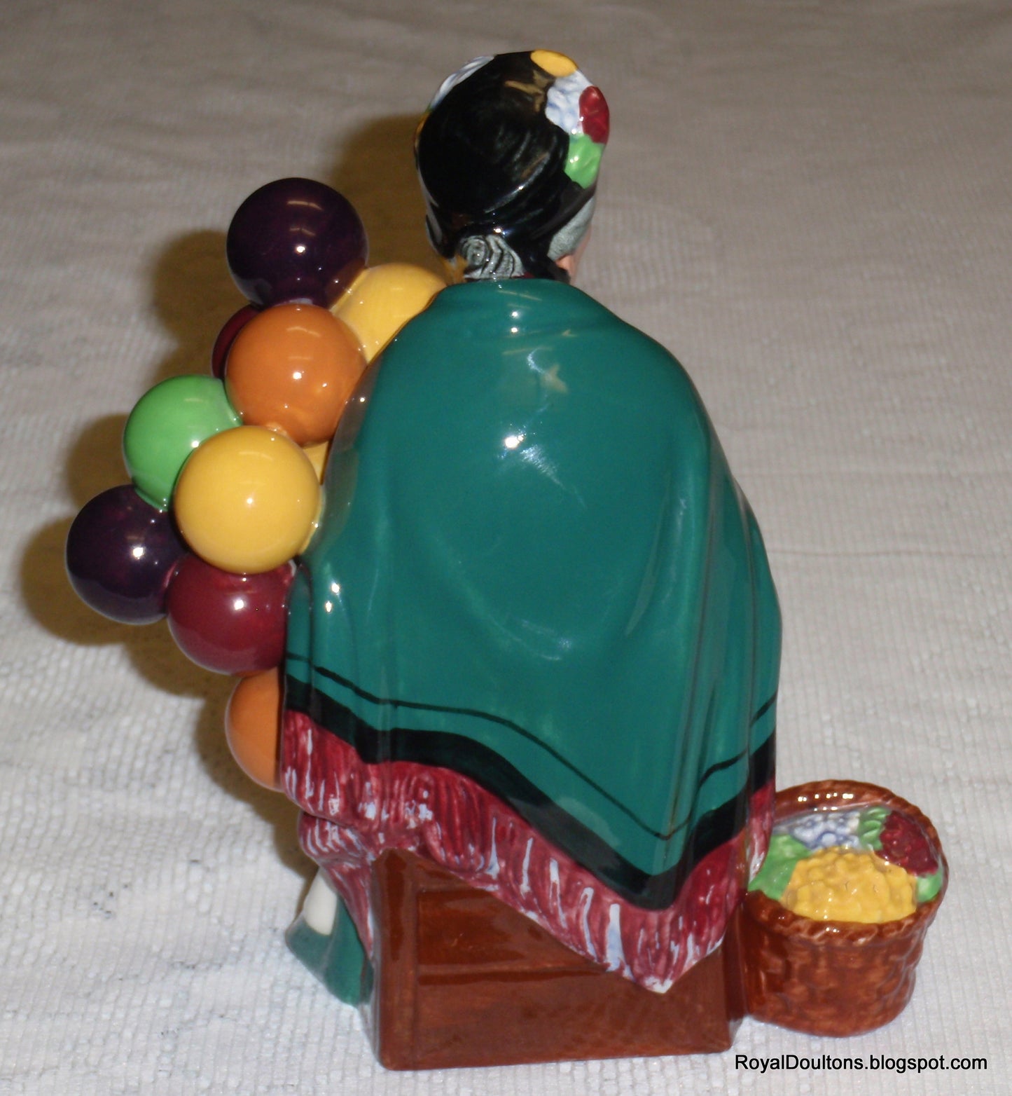 "The Old Balloon Seller" HN1315 Royal Doulton Figurine - Fantastic Collectible Gift!