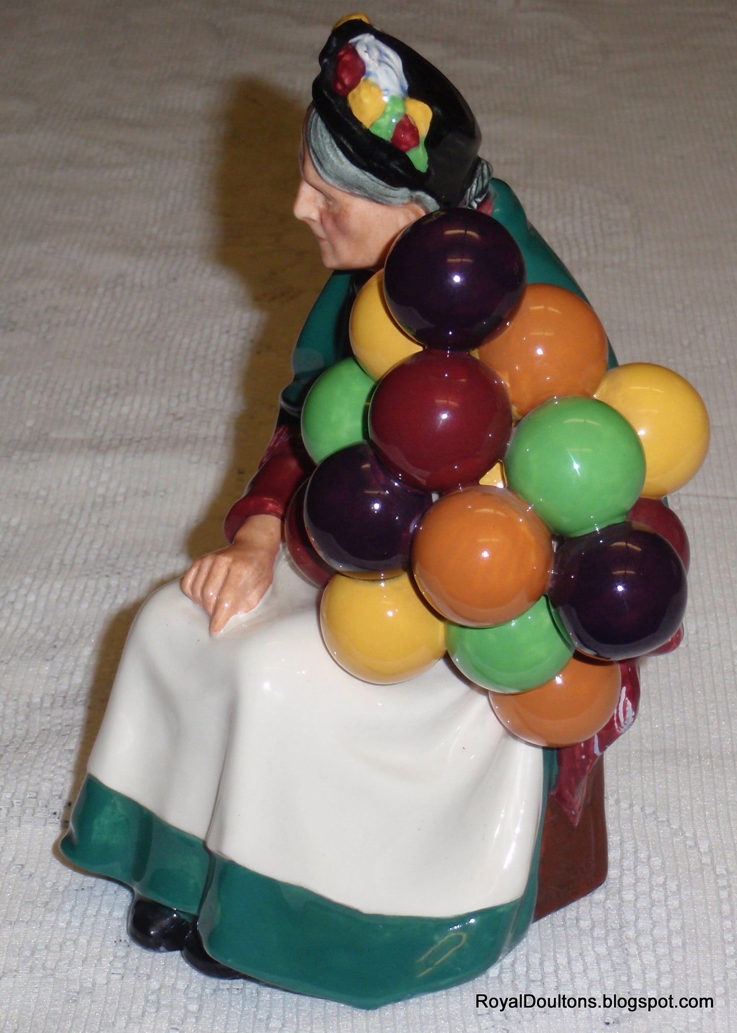 "The Old Balloon Seller" HN1315 Royal Doulton Figurine - Fantastic Collectible Gift!