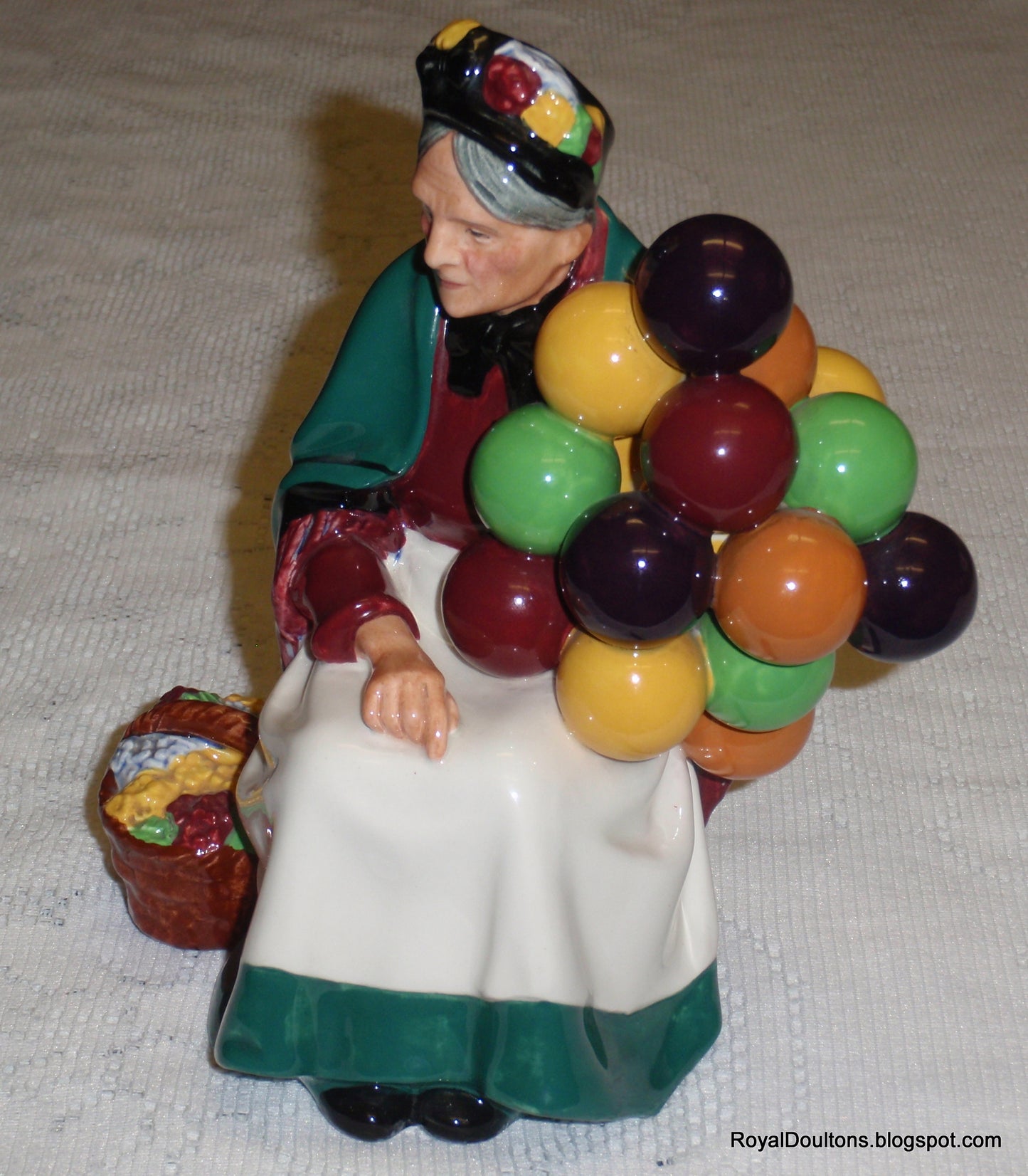 "The Old Balloon Seller" HN1315 Royal Doulton Figurine - Fantastic Collectible Gift!