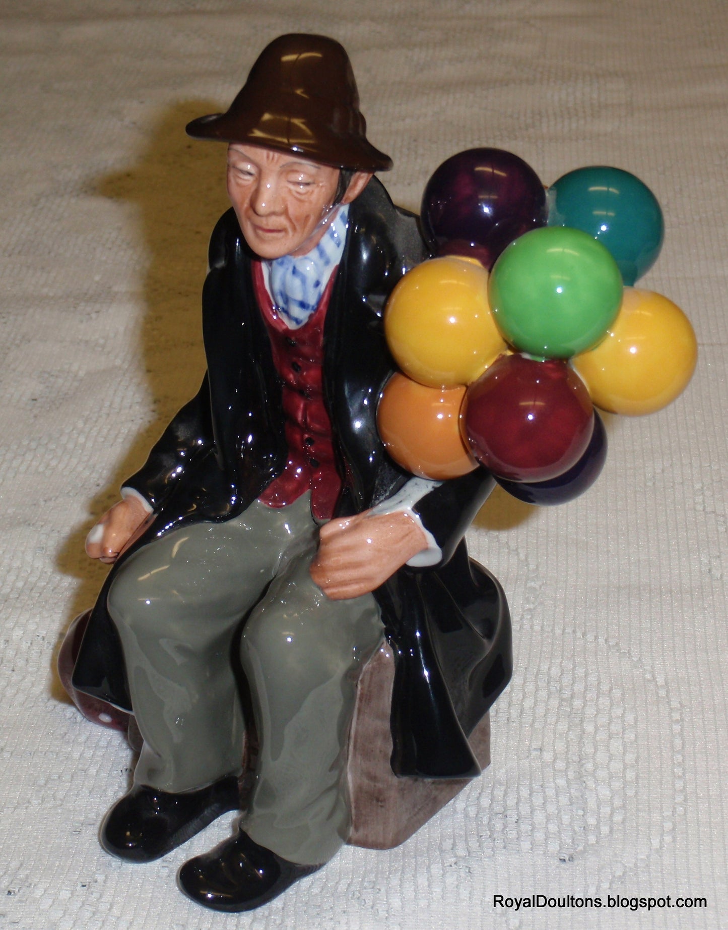 "The Balloon Man" HN1954 Royal Doulton Collectible Figurine - Old Man With Colorful Balloons - GIFT!