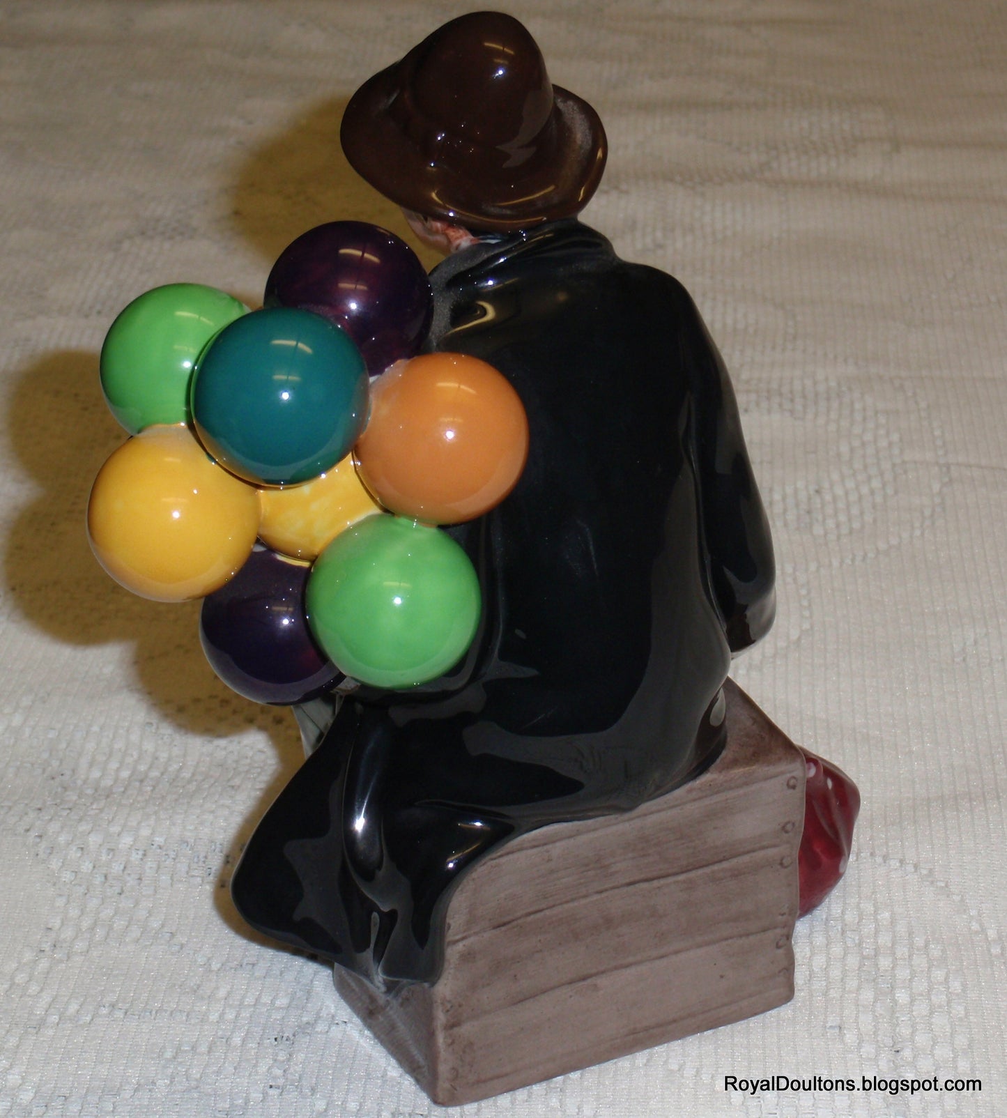 "The Balloon Man" HN1954 Royal Doulton Collectible Figurine - Old Man With Colorful Balloons - GIFT!