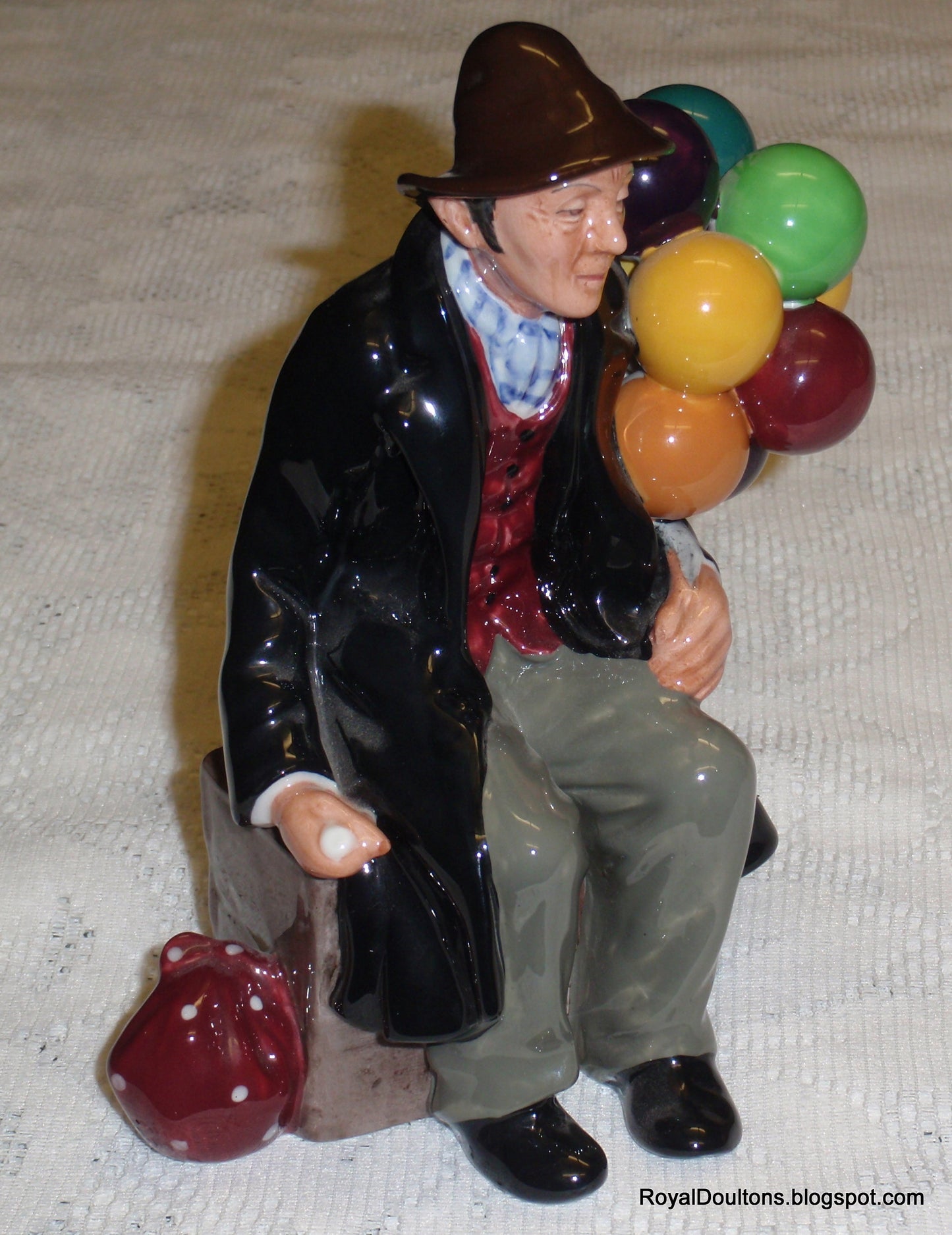 "The Balloon Man" HN1954 Royal Doulton Collectible Figurine - Old Man With Colorful Balloons - GIFT!