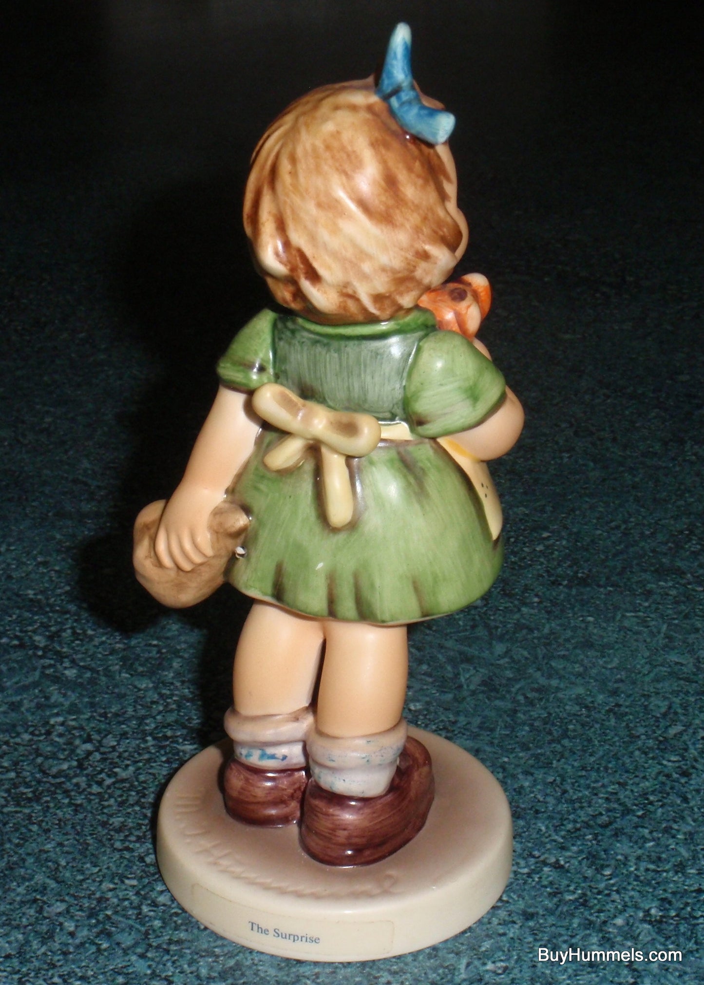"The Surprise" Goebel Hummel Figurine #431 TMK6 - Little Girl With Flowers CUTE!
