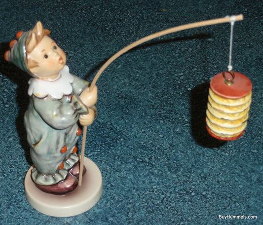 Goebel Hummel Figurine "Parade Of Lights" #616