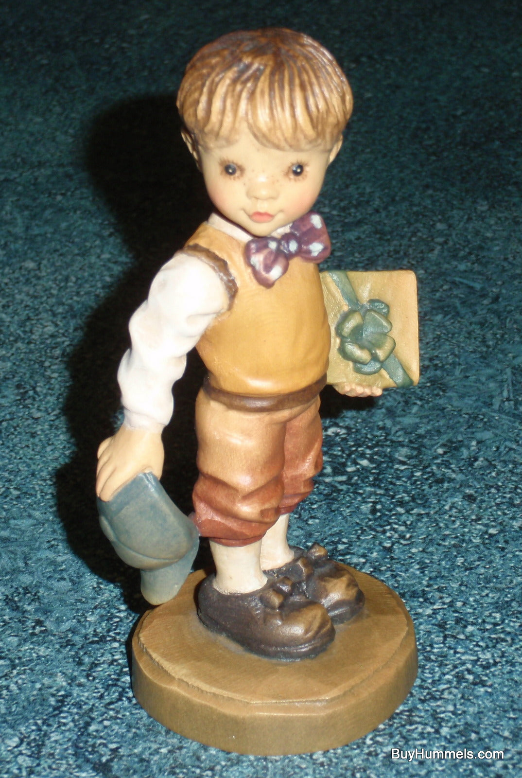 Anri Club 4" Sarah Kay Figurine "Sweet Thoughts" With Original Box #57194 - Little Boy With Gift For Special Someone!