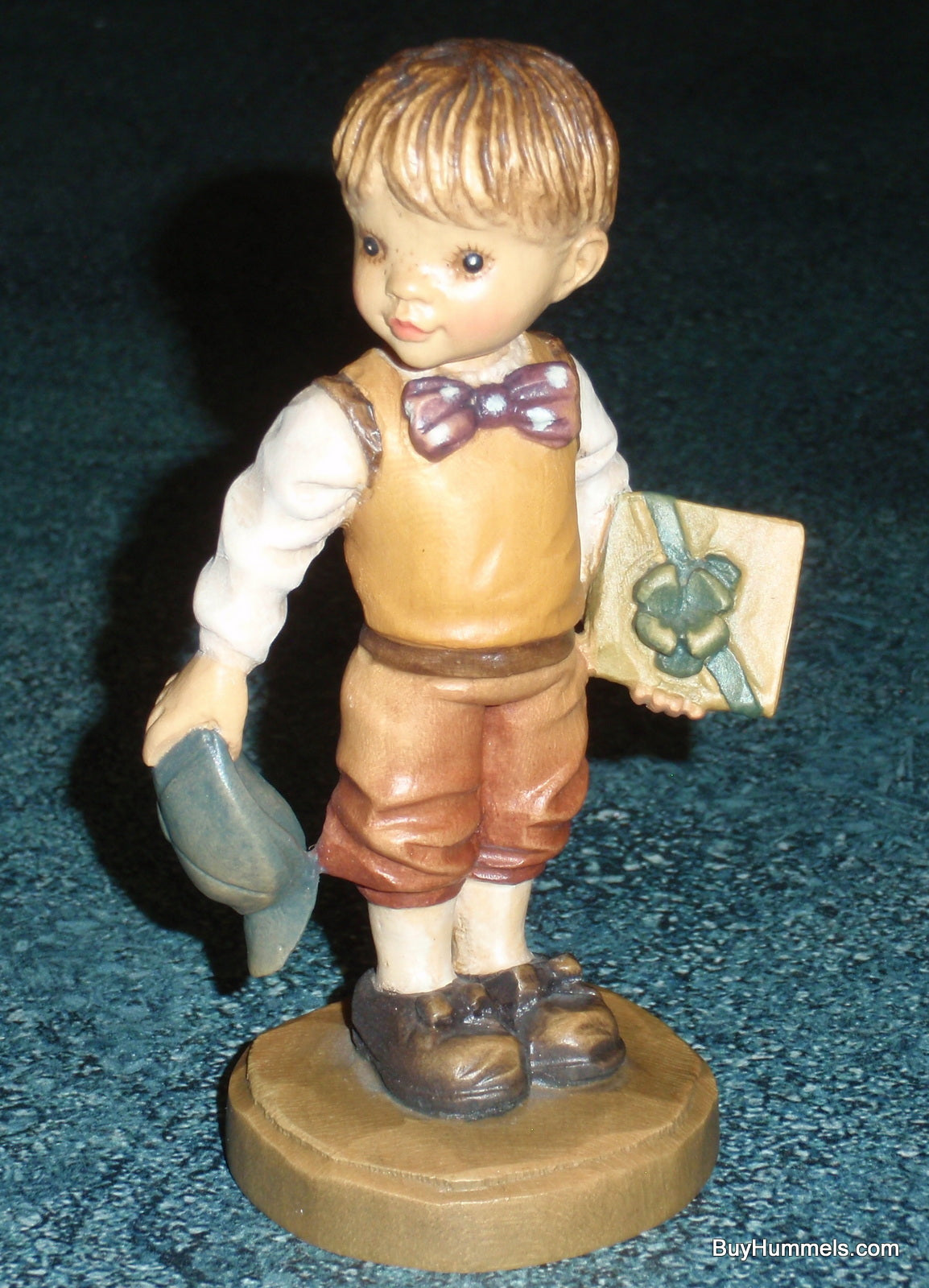 Anri Club 4" Sarah Kay Figurine "Sweet Thoughts" With Original Box #57194 - Little Boy With Gift For Special Someone!