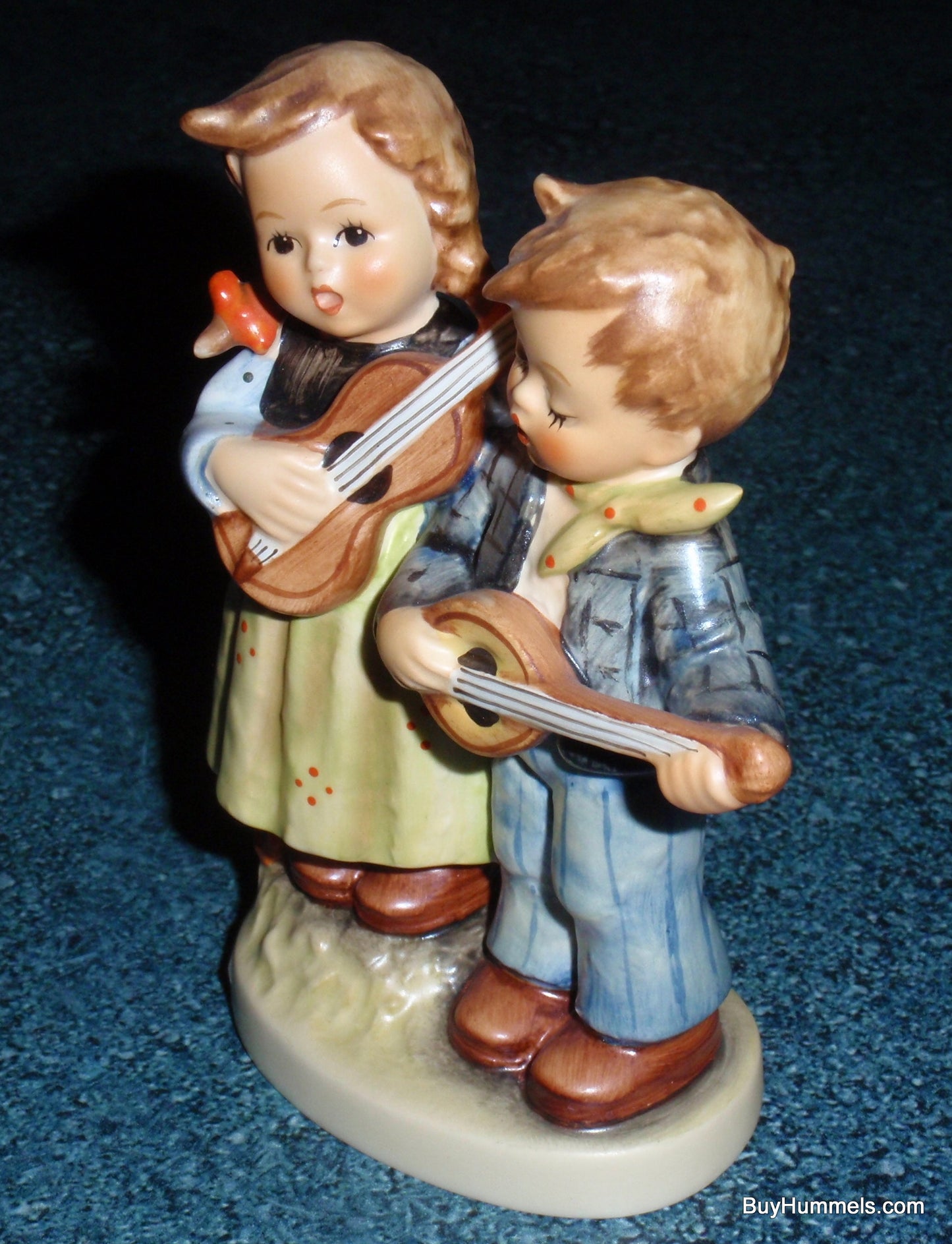 "Happy Days" Goebel HUMMEL Figurine #150 2/0 - Cute Duet Playing Us A Song!