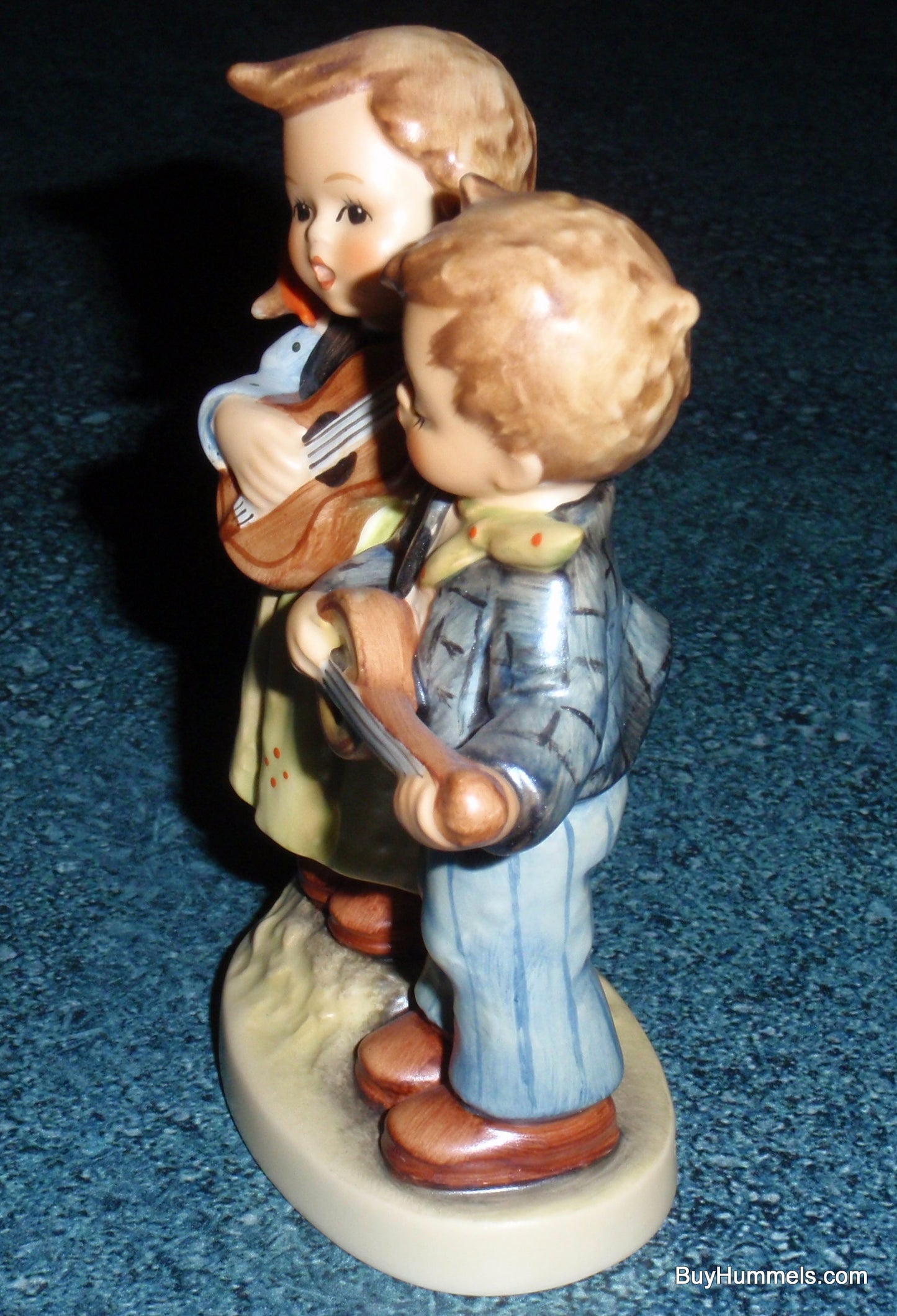"Happy Days" Goebel HUMMEL Figurine #150 2/0 - Cute Duet Playing Us A Song!