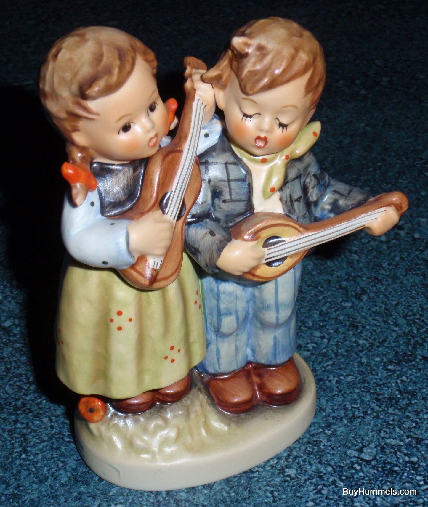"Happy Days" Goebel HUMMEL Figurine #150 2/0 - Cute Duet Playing Us A Song!