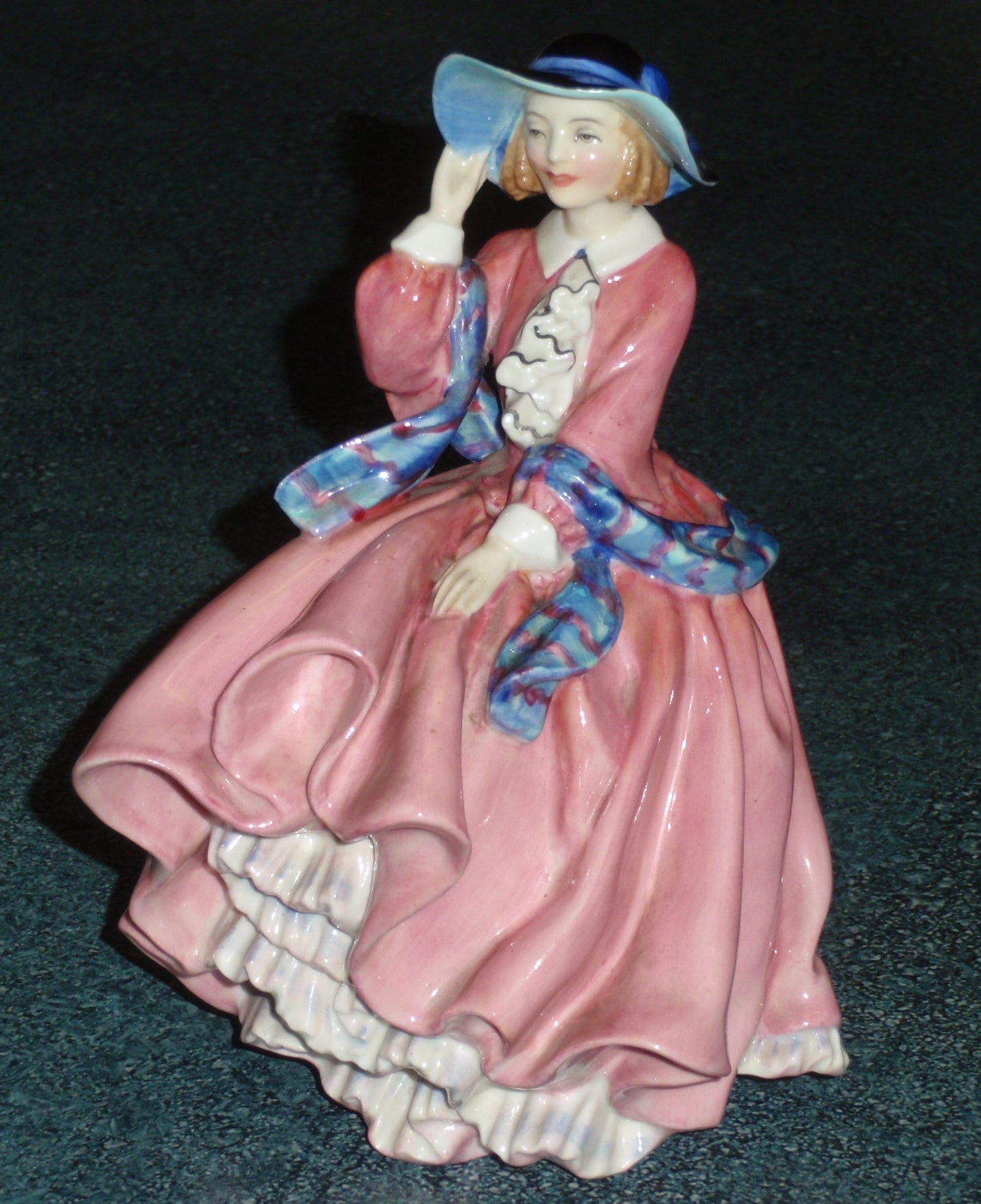 Royal Doulton "Top Of The Hill" Collectible Figurine HN1849 - Made In England