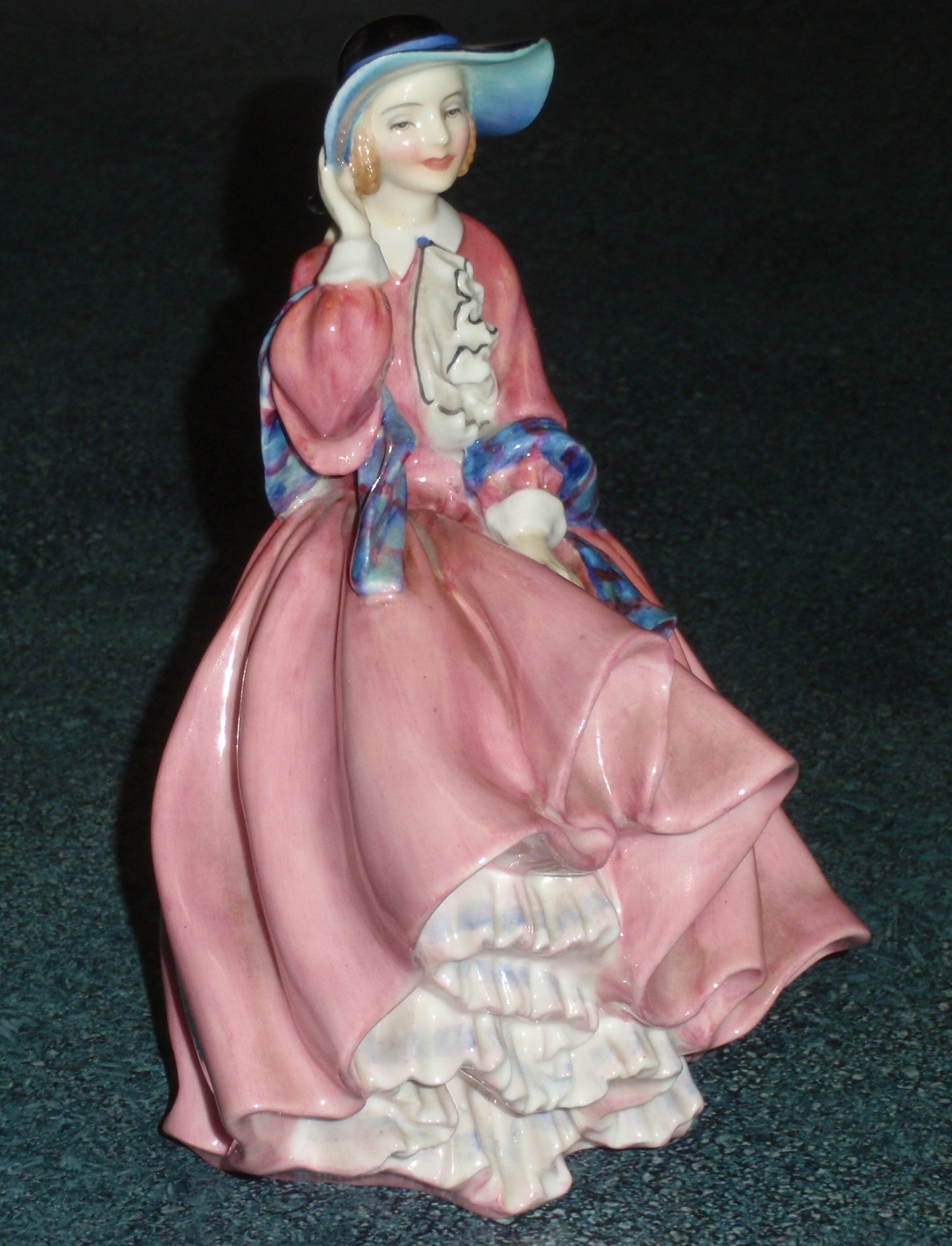 Royal Doulton "Top Of The Hill" Collectible Figurine HN1849 - Made In England
