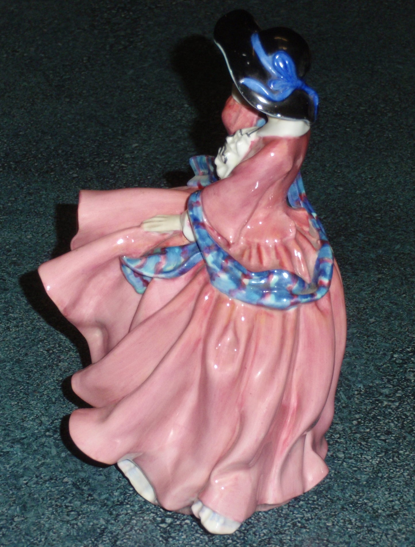 Royal Doulton "Top Of The Hill" Collectible Figurine HN1849 - Made In England