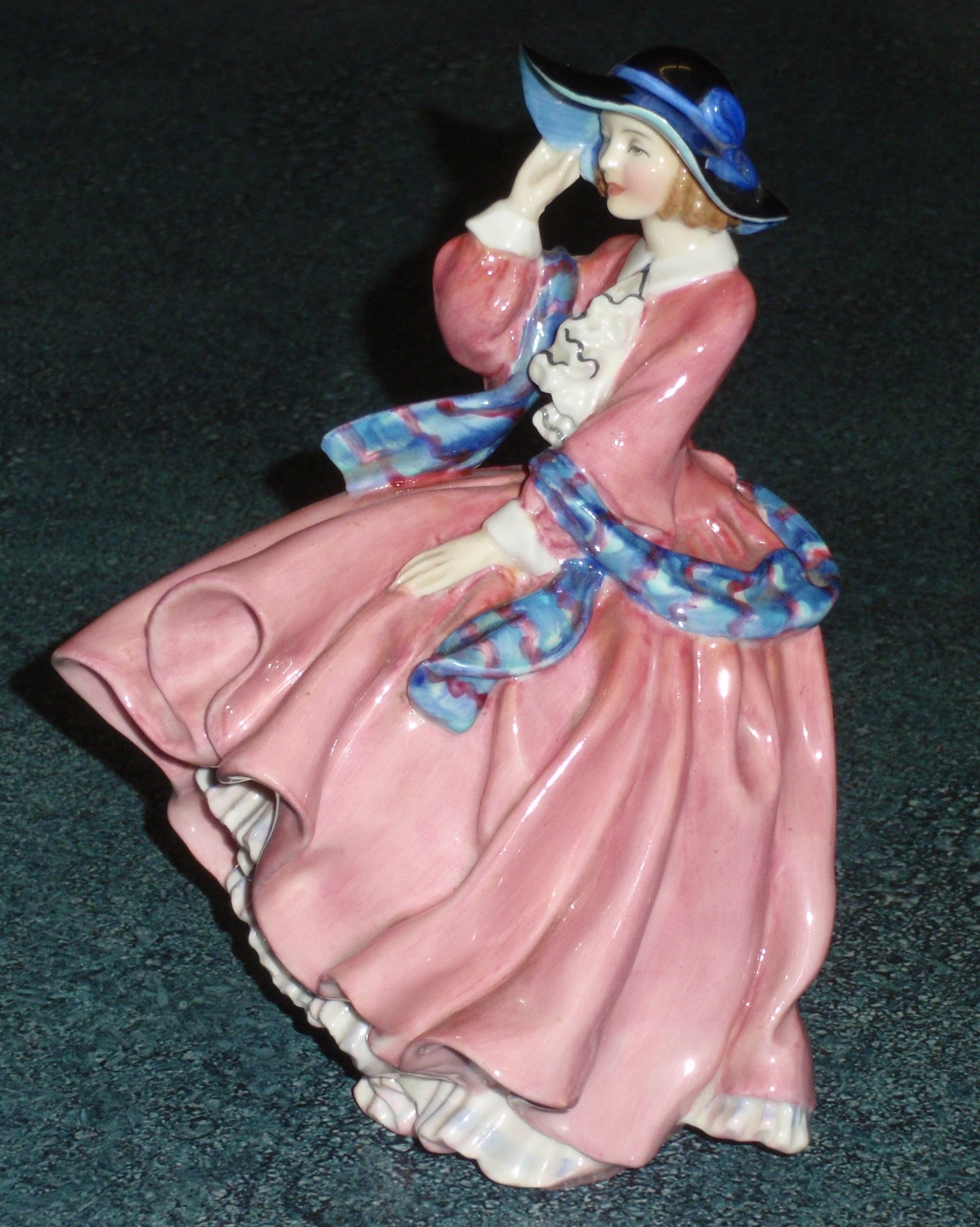 Royal Doulton "Top Of The Hill" Collectible Figurine HN1849 - Made In England