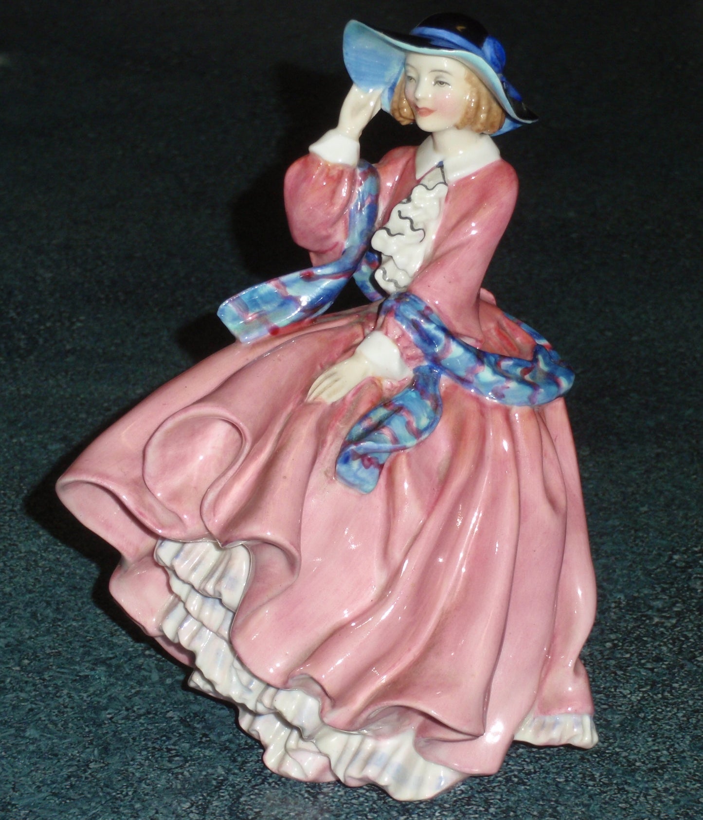 Royal Doulton "Top Of The Hill" Collectible Figurine HN1849 - Made In England
