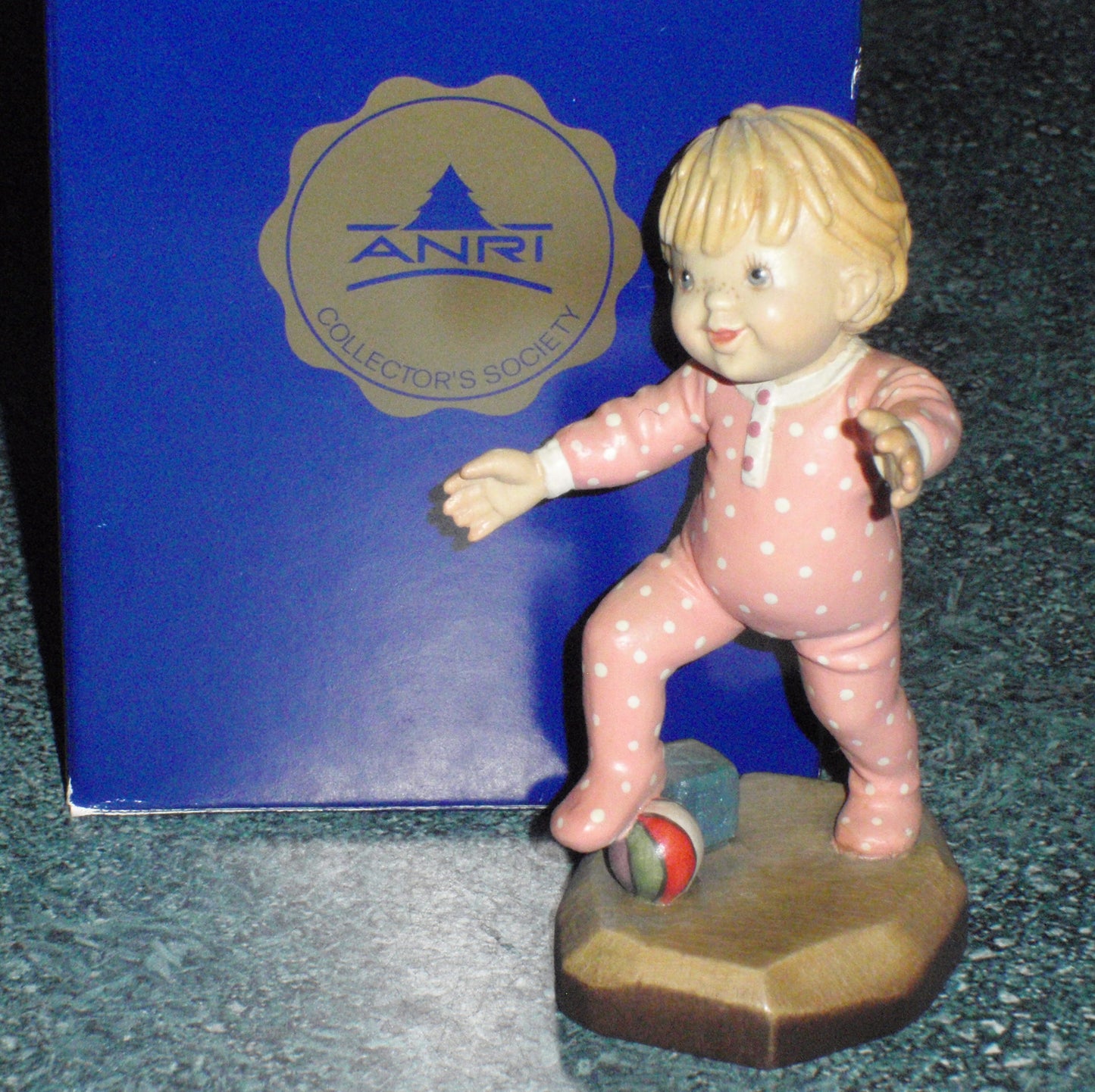 Anri Club #57901 Sarah Kay Figurine "On My Own" Baby Girl In Pink Signed With Original Box - Baby Shower Collectible Gift From Italy!