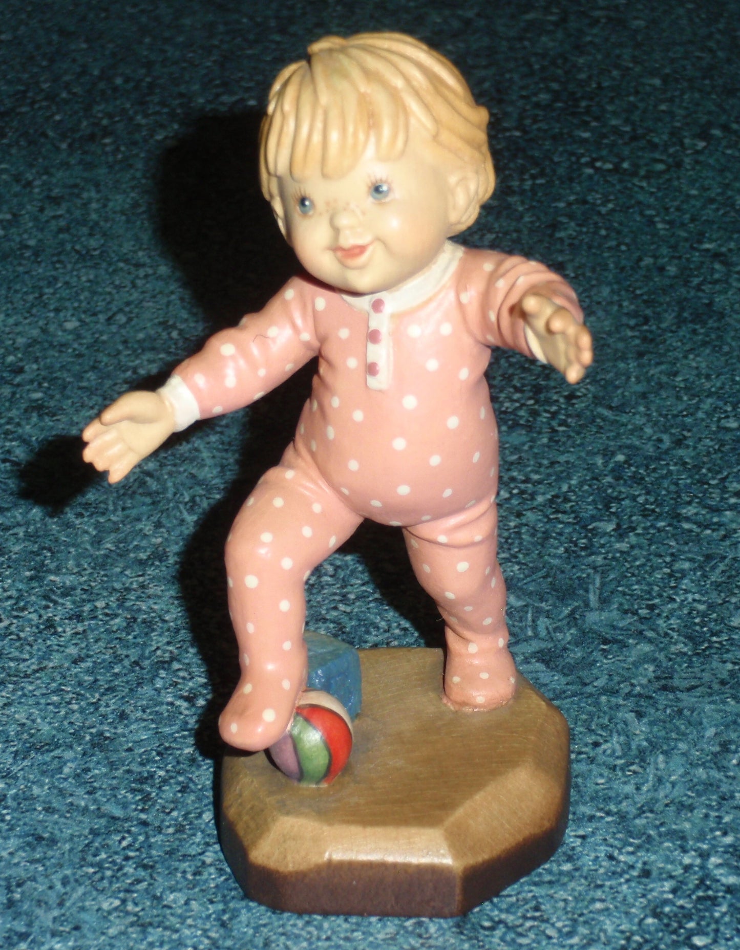 Anri Club #57901 Sarah Kay Figurine "On My Own" Baby Girl In Pink Signed With Original Box - Baby Shower Collectible Gift From Italy!
