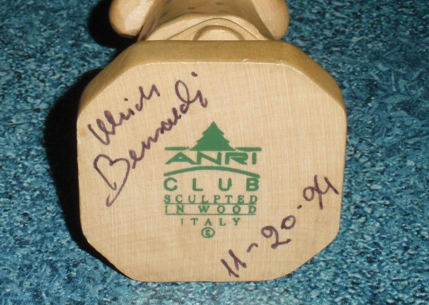 Anri Club Sarah Kay Valentine "Gift Of Love" Wood Carving Figurine Signed by Ulrich Bernardi With Box From Italy - Little Girl With Heart!