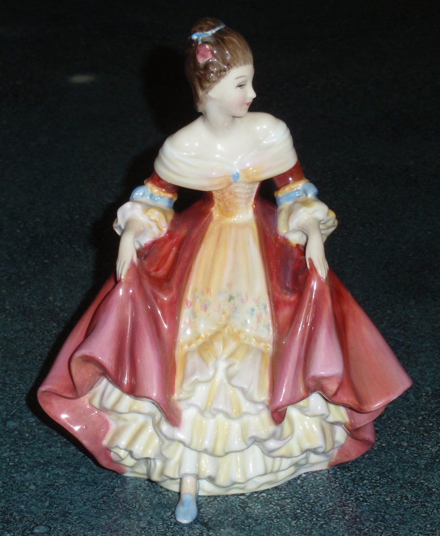 Royal Doulton Collectible Figurine "SOUTHERN BELLE" HN 2229 - Elegant Lady In Red And Cream Color Dress - Made In England - Gift!