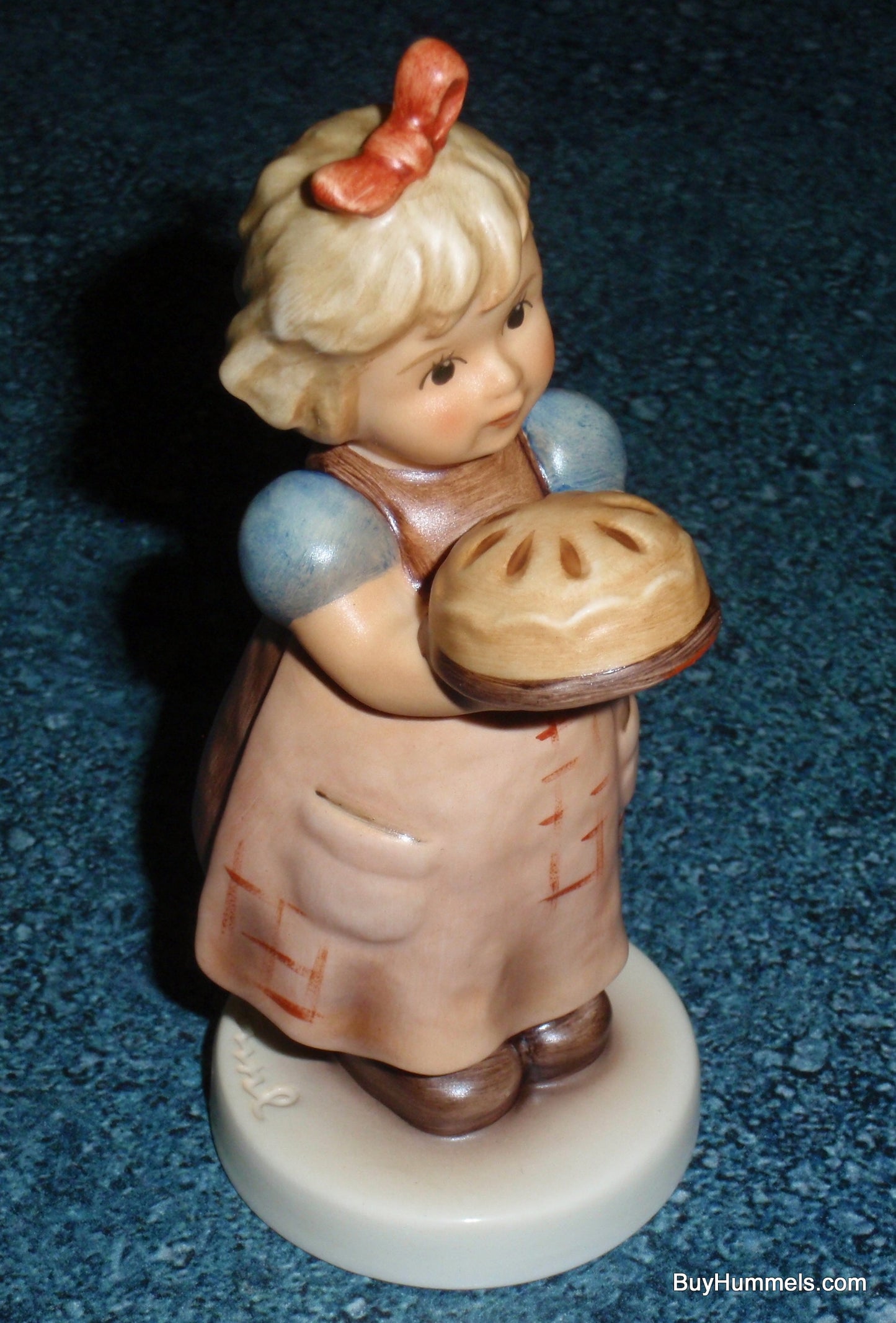 "Country Kitchen" Goebel Hummel Figurine #2381 Girl With Cake- FANTASTIC GIFT!