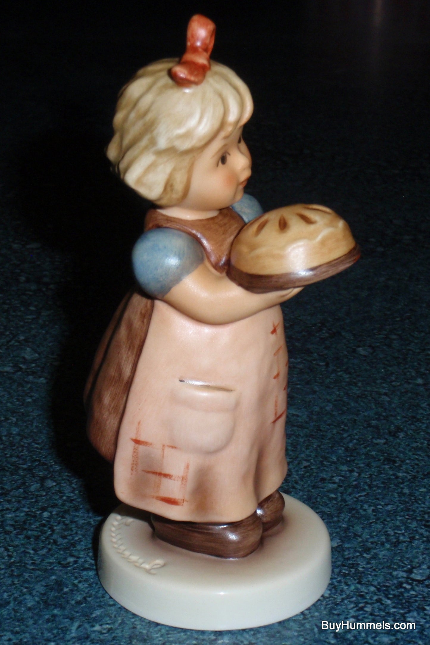 "Country Kitchen" Goebel Hummel Figurine #2381 Girl With Cake- FANTASTIC GIFT!