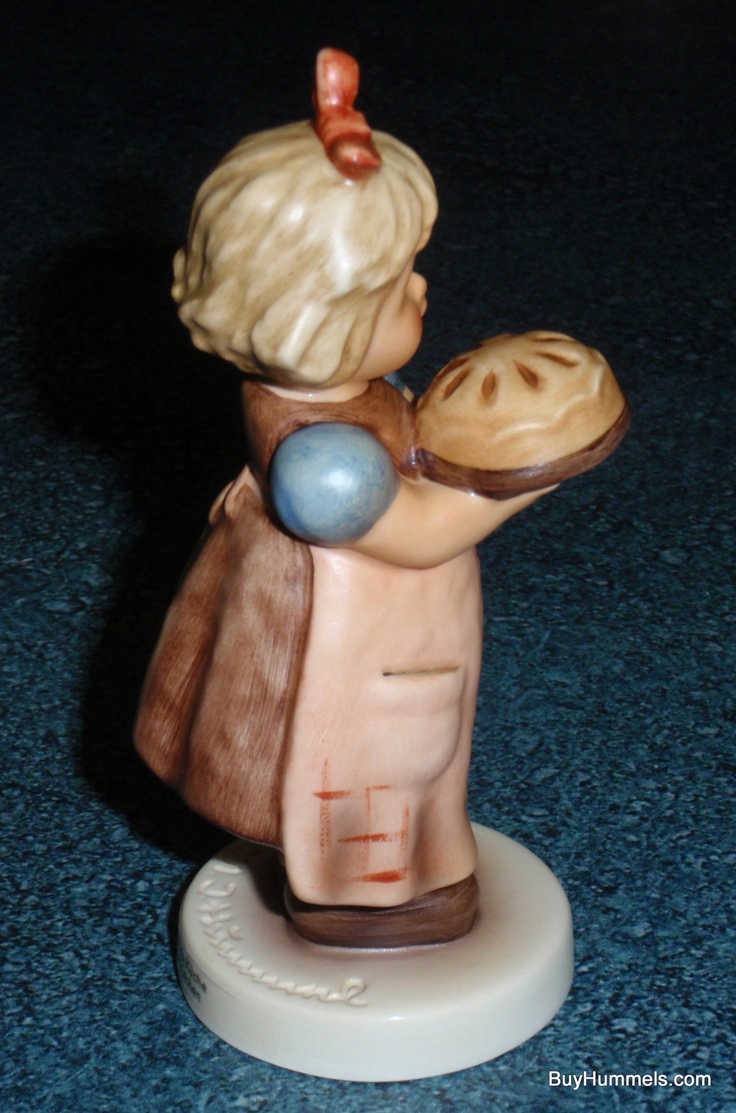 "Country Kitchen" Goebel Hummel Figurine #2381 Girl With Cake- FANTASTIC GIFT!