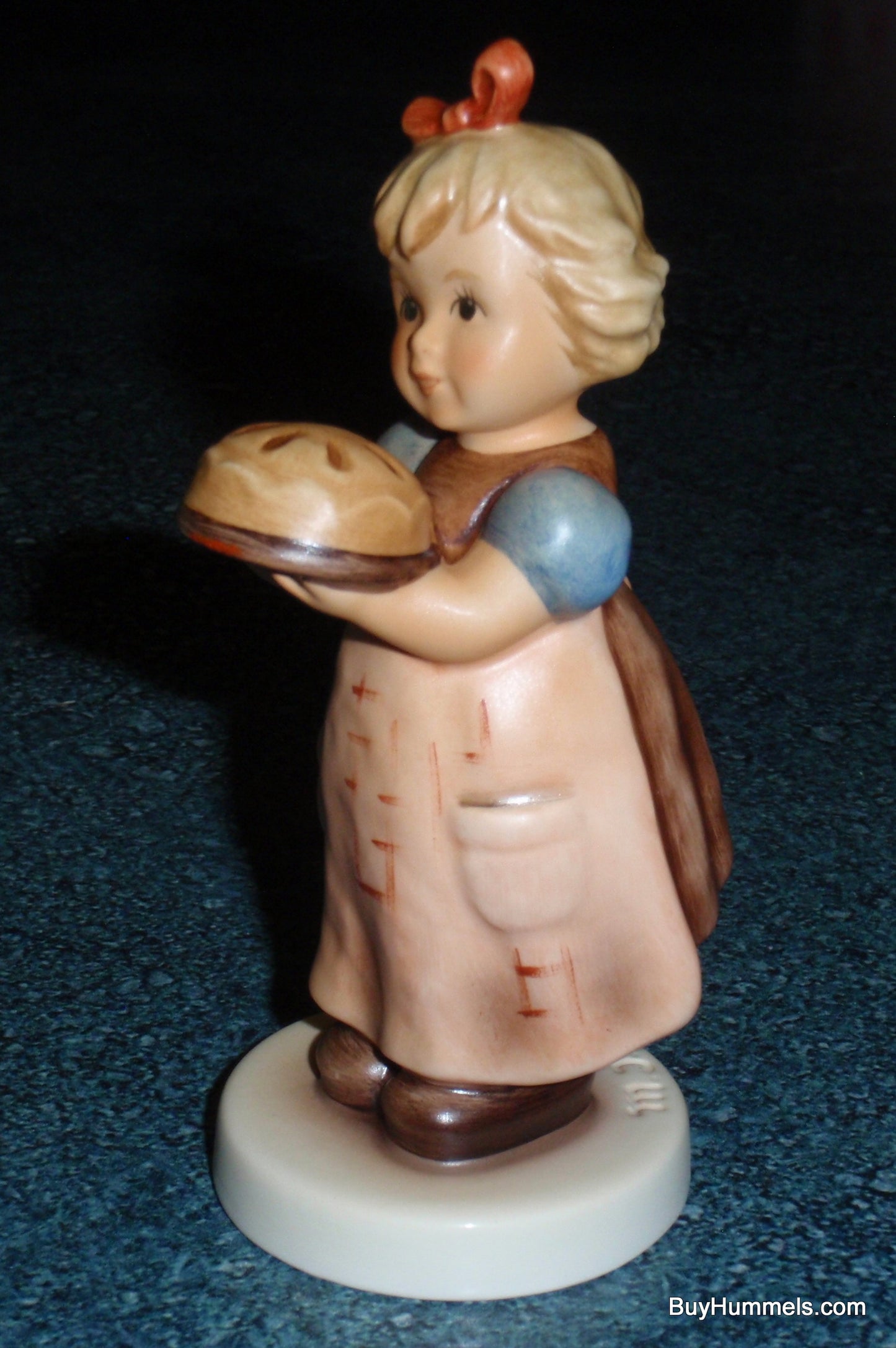 "Country Kitchen" Goebel Hummel Figurine #2381 Girl With Cake- FANTASTIC GIFT!