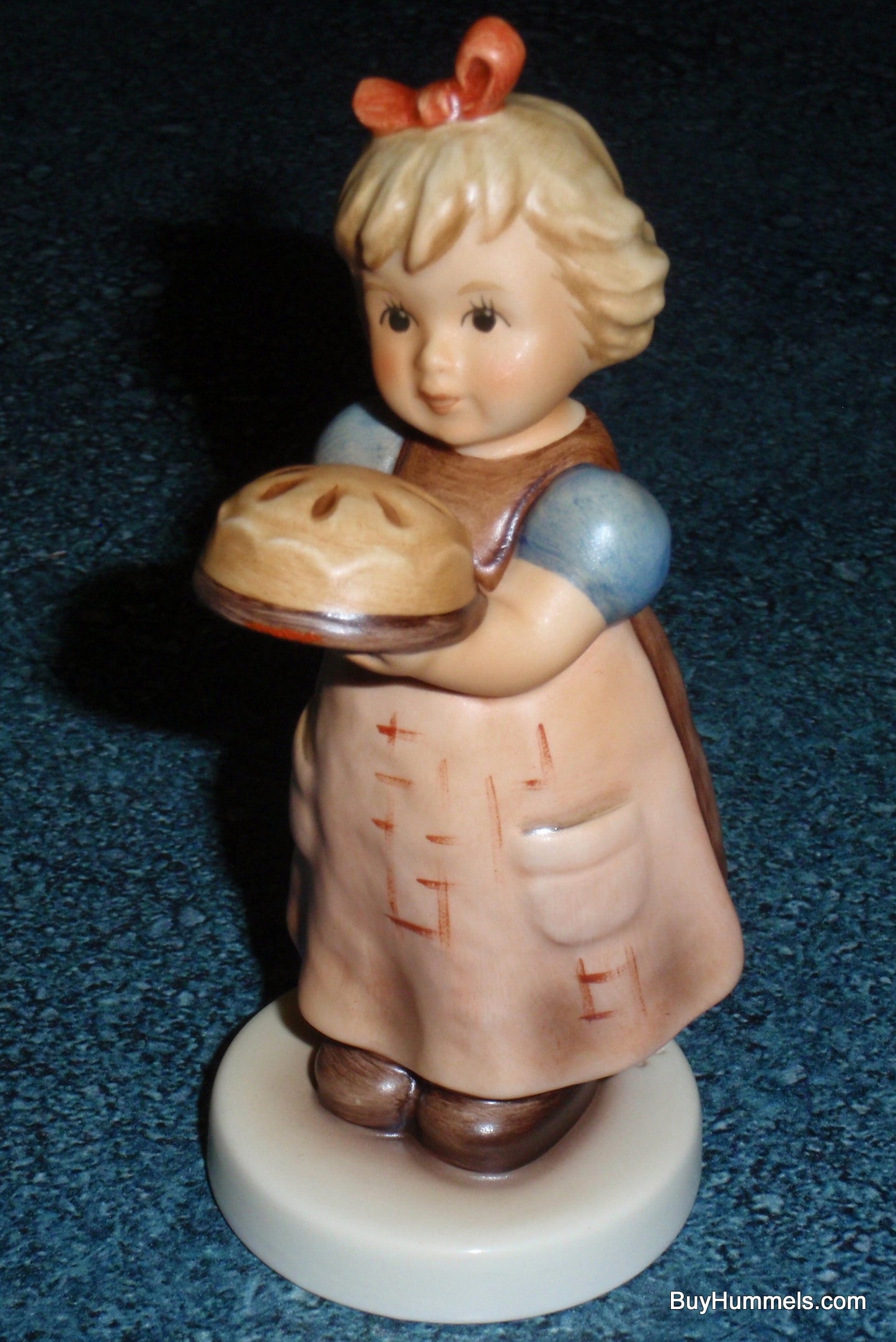 "Country Kitchen" Goebel Hummel Figurine #2381 Girl With Cake- FANTASTIC GIFT!