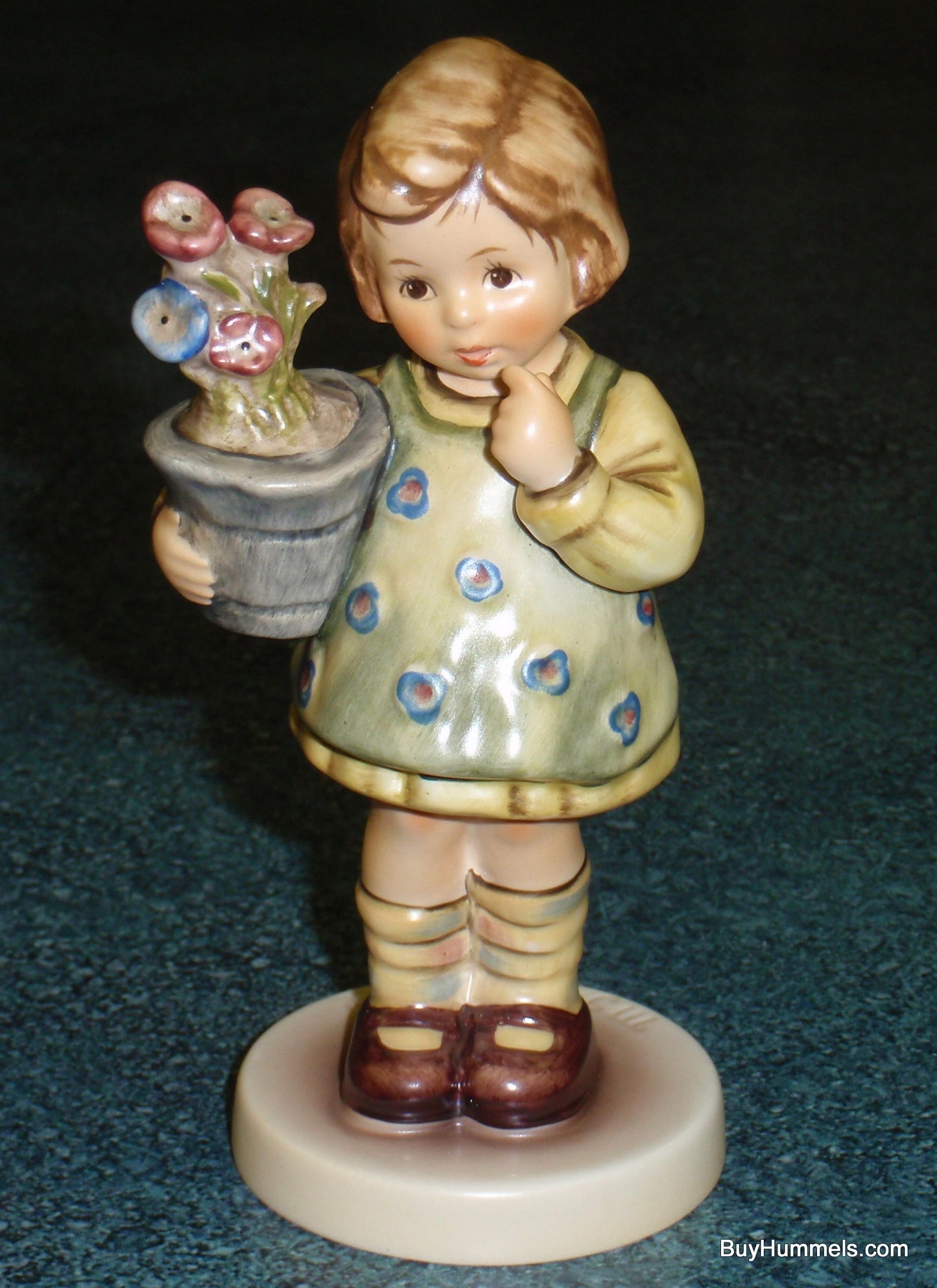 Goebel Hummel Figurine "My Wish Is Small" #463/0 TMK7 - Little Girl With Flowers
