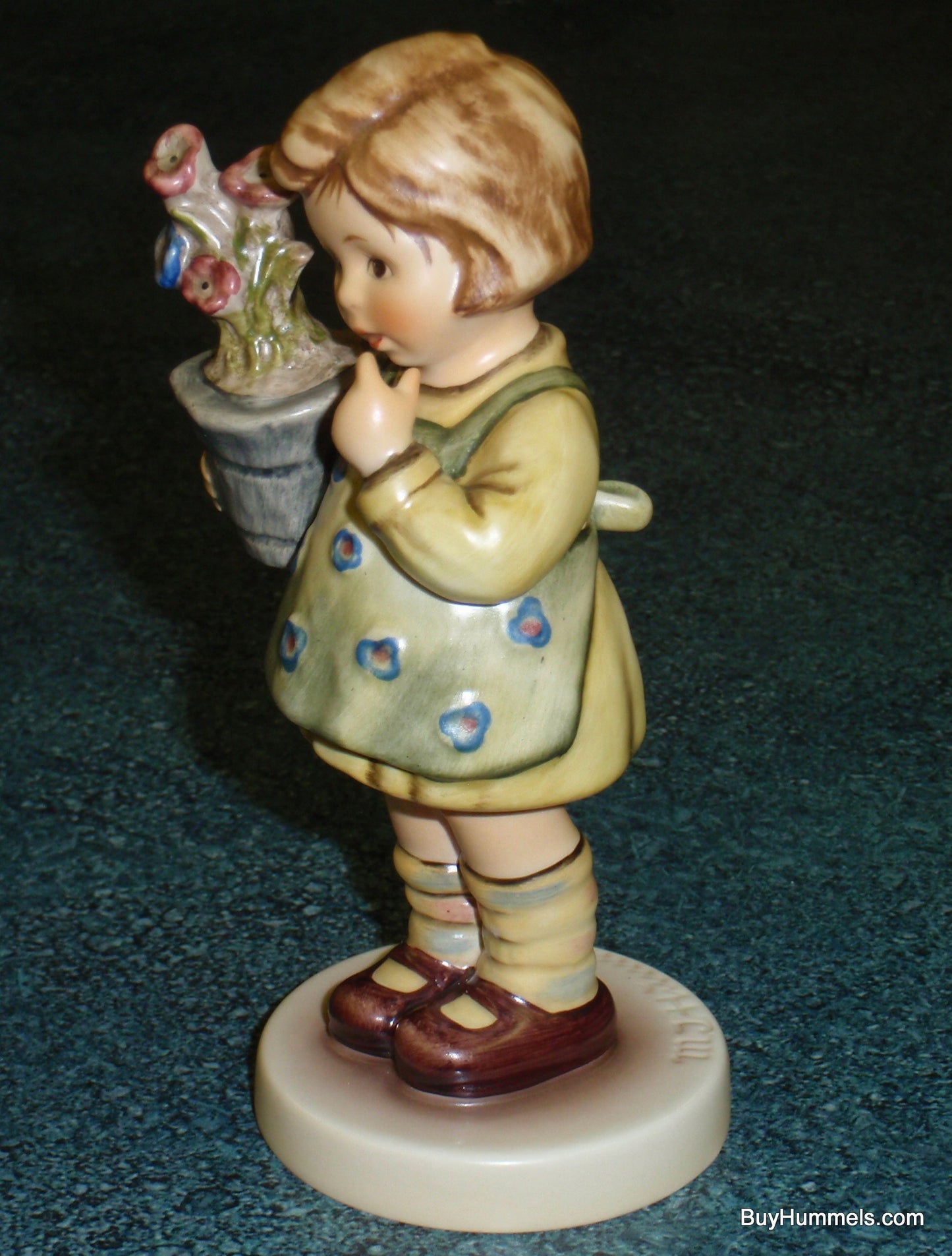 Goebel Hummel Figurine "My Wish Is Small" #463/0 TMK7 - Little Girl With Flowers