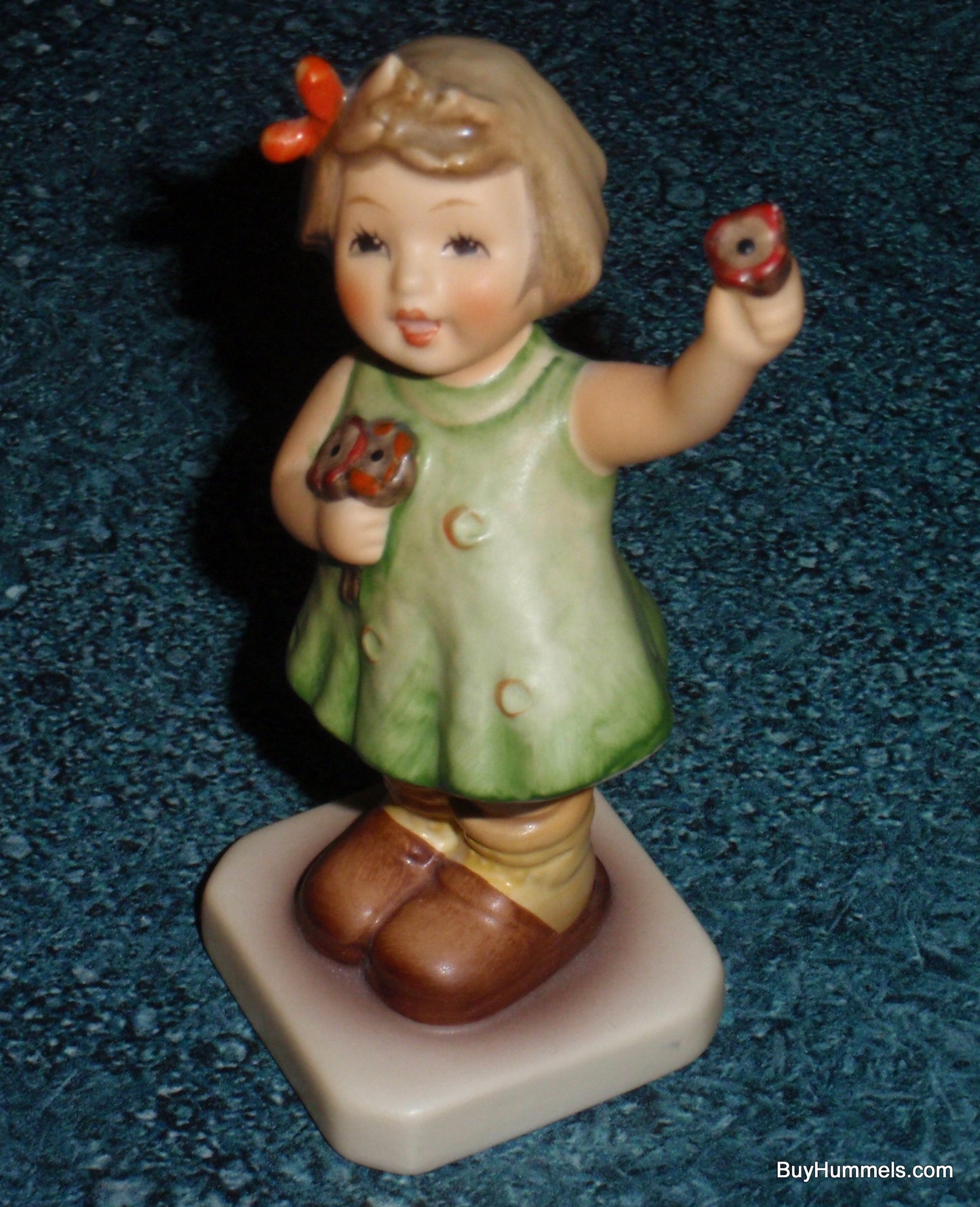 "Forever Yours" Goebel Hummel Figurine #793 Little Girl With Flowers - CUTE GIFT!