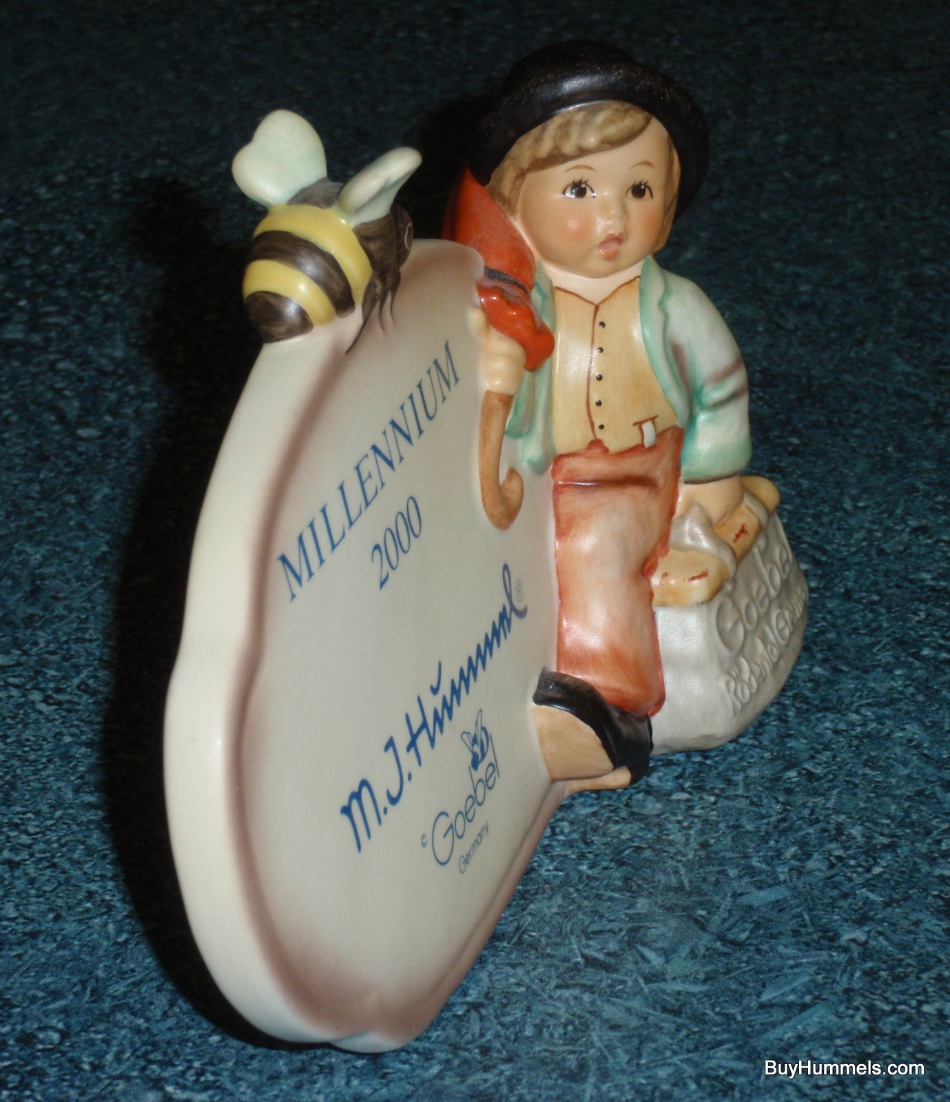 Merry Wanderer Goebel Hummel Dealer Plaque Figurine #900 Millenium With Bee!