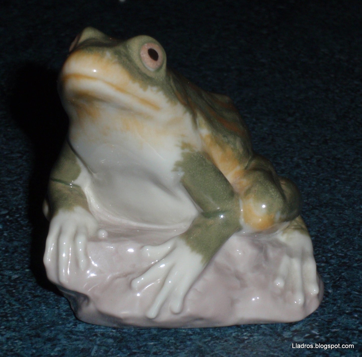 "Nature's Observer" Lladro Frog Figurine #6702 With Original Box (2.75")