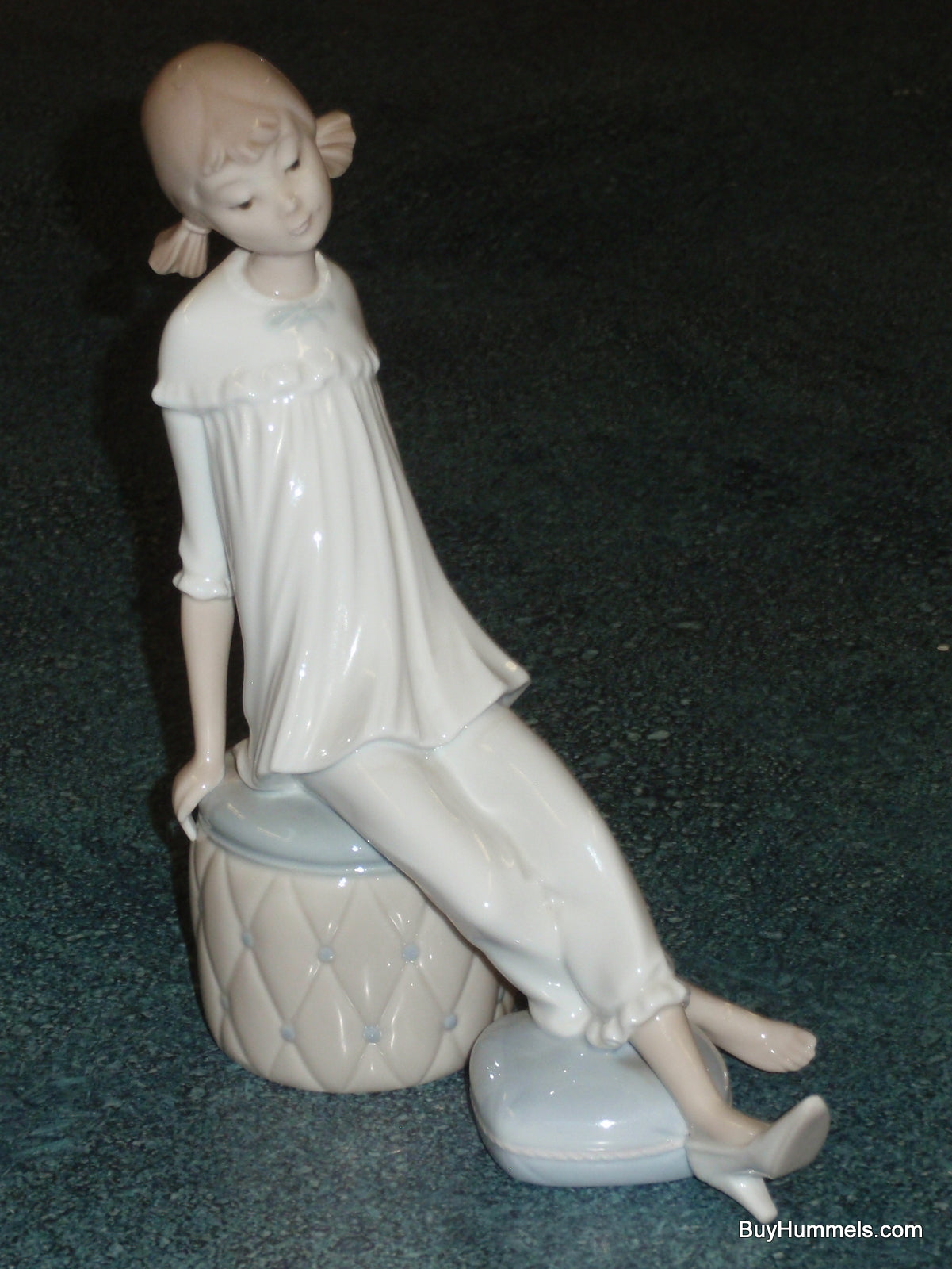 Lladro "Girl with Mother's Shoe / Heels Sitting on Ottoman" Figurine #1084 GIFT!