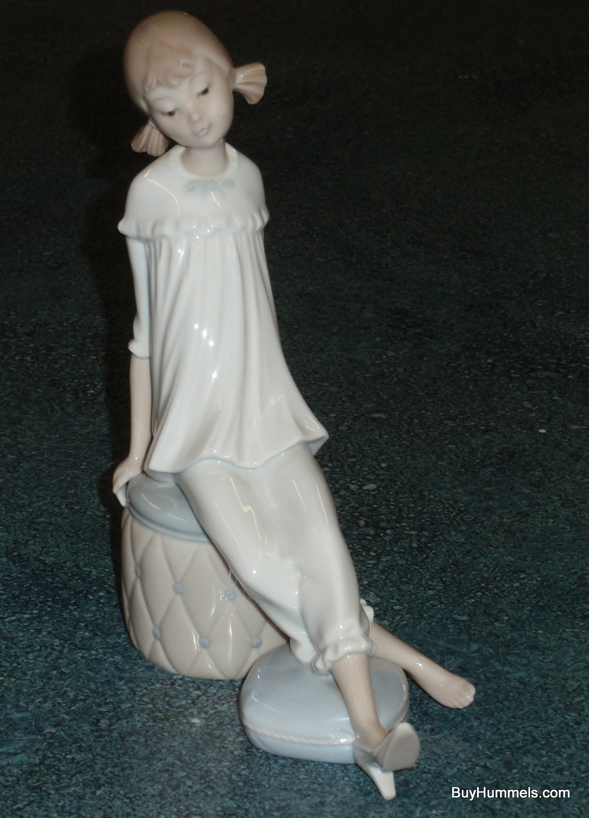 Lladro "Girl with Mother's Shoe / Heels Sitting on Ottoman" Figurine #1084 GIFT!