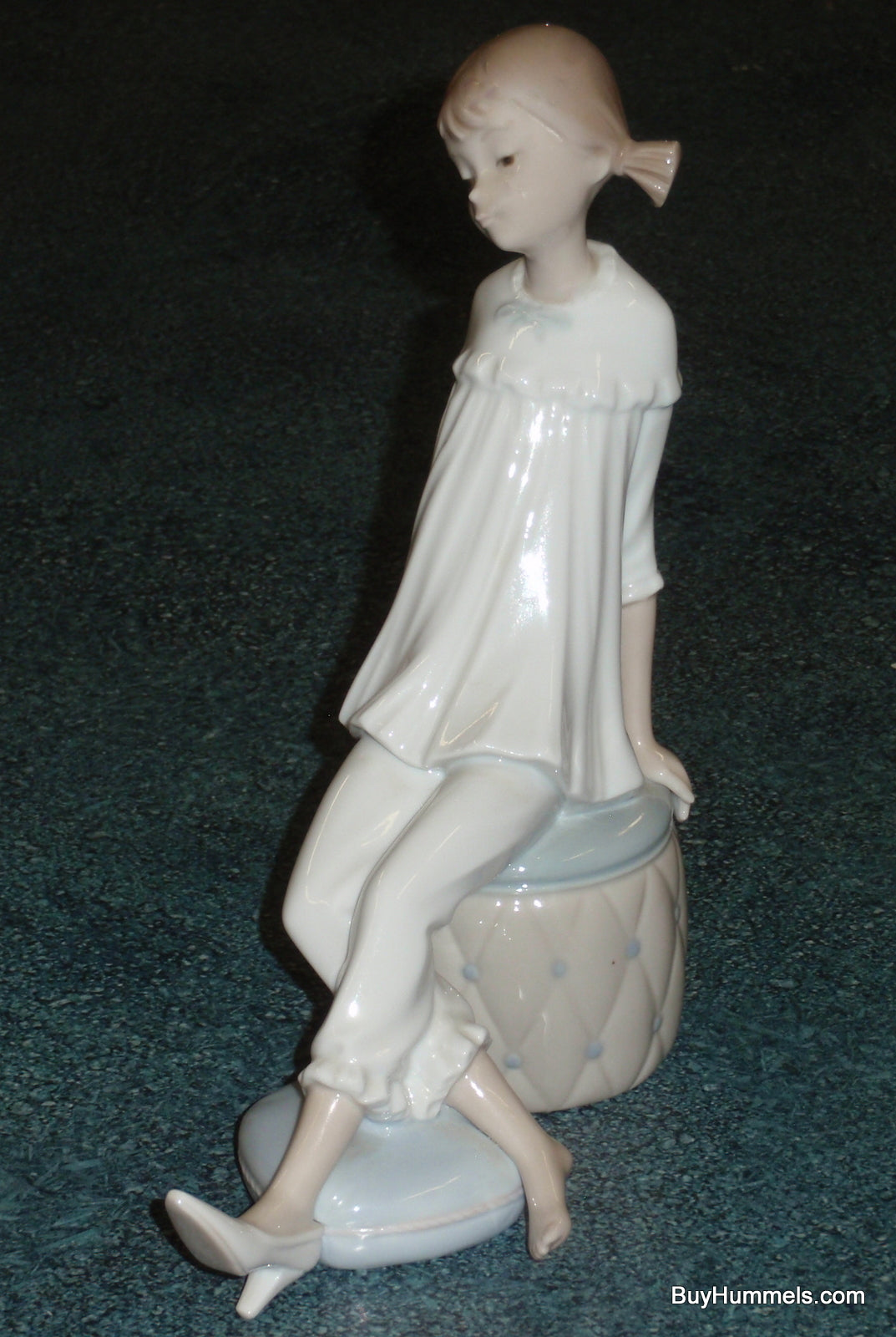 Lladro "Girl with Mother's Shoe / Heels Sitting on Ottoman" Figurine #1084 GIFT!