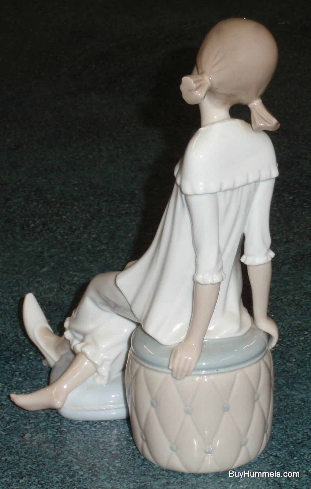 Lladro "Girl with Mother's Shoe / Heels Sitting on Ottoman" Figurine #1084 GIFT!