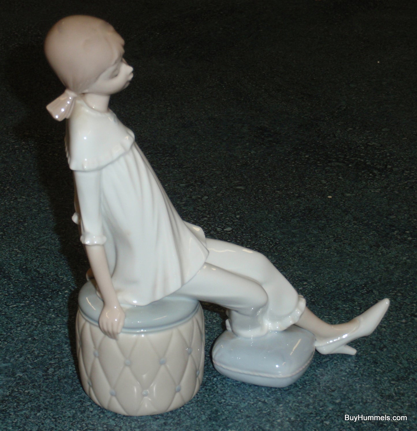 Lladro "Girl with Mother's Shoe / Heels Sitting on Ottoman" Figurine #1084 GIFT!