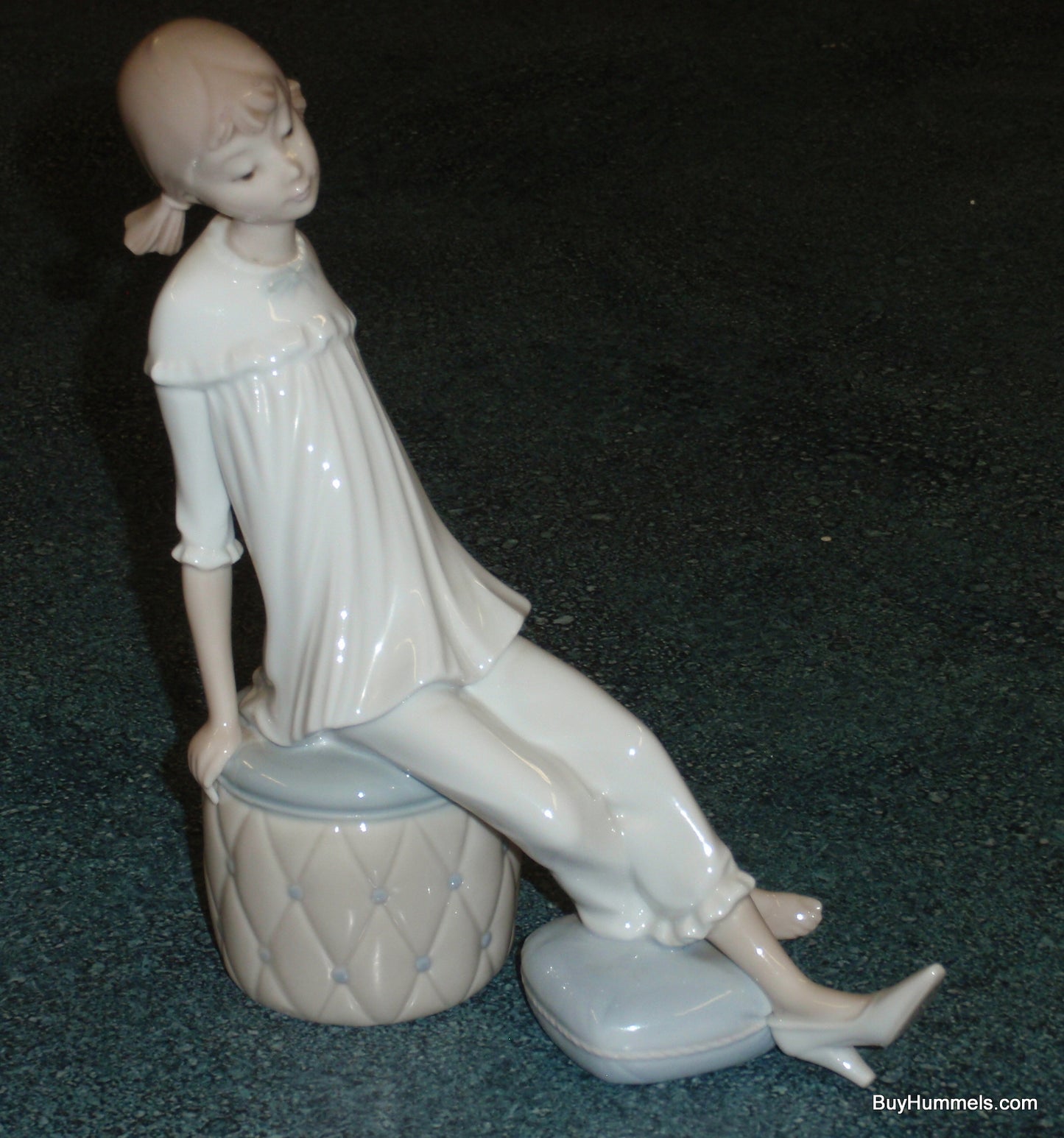Lladro "Girl with Mother's Shoe / Heels Sitting on Ottoman" Figurine #1084 GIFT!